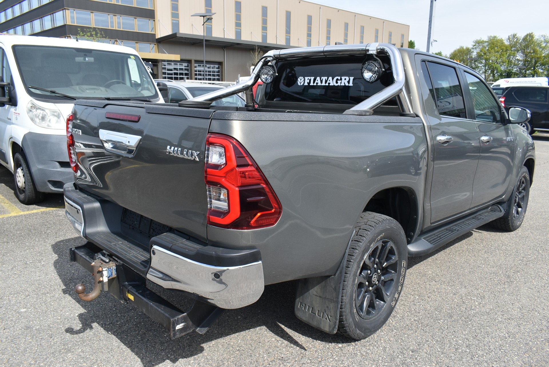 TOYOTA Hilux 2.8D-4D Premium Double Cab 4x4 A-image-9