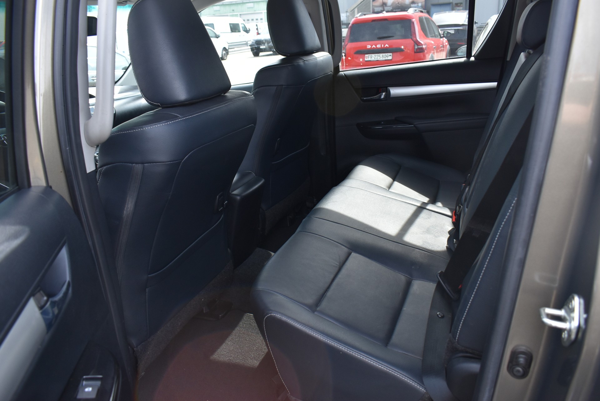 TOYOTA Hilux 2.8D-4D Premium Double Cab 4x4 A-image-5