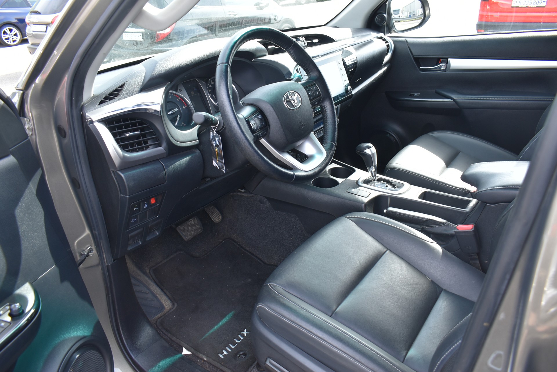 TOYOTA Hilux 2.8D-4D Premium Double Cab 4x4 A-image-4