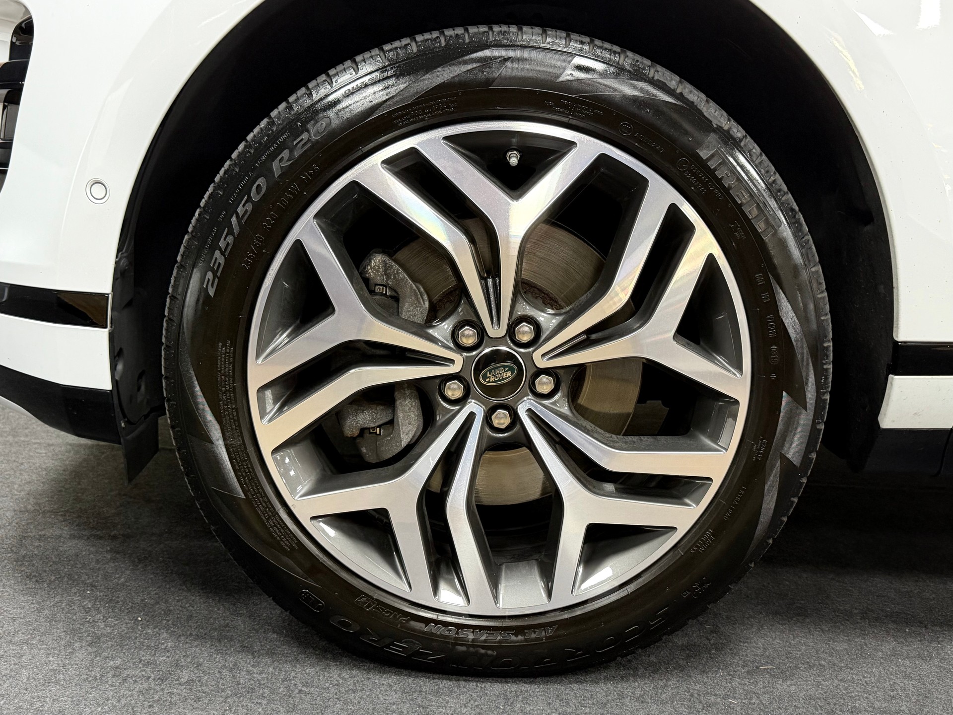LAND ROVER Range Rover Evoque R-Dyn First Edi P 250 HSE AT9-image-31