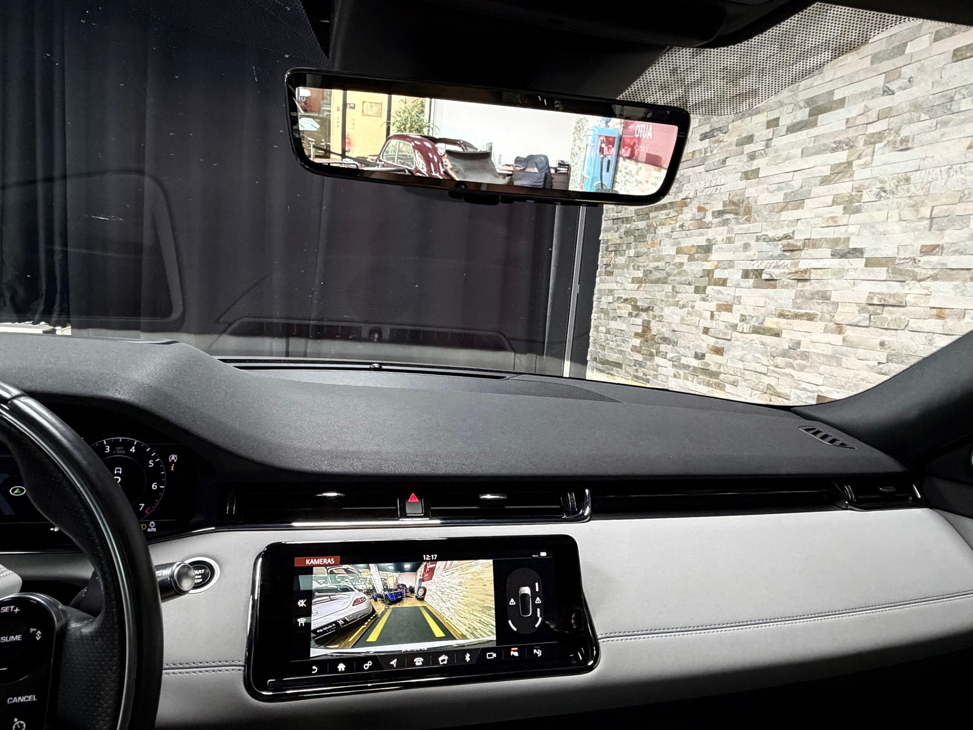LAND ROVER Range Rover Evoque R-Dyn First Edi P 250 HSE AT9-image-21