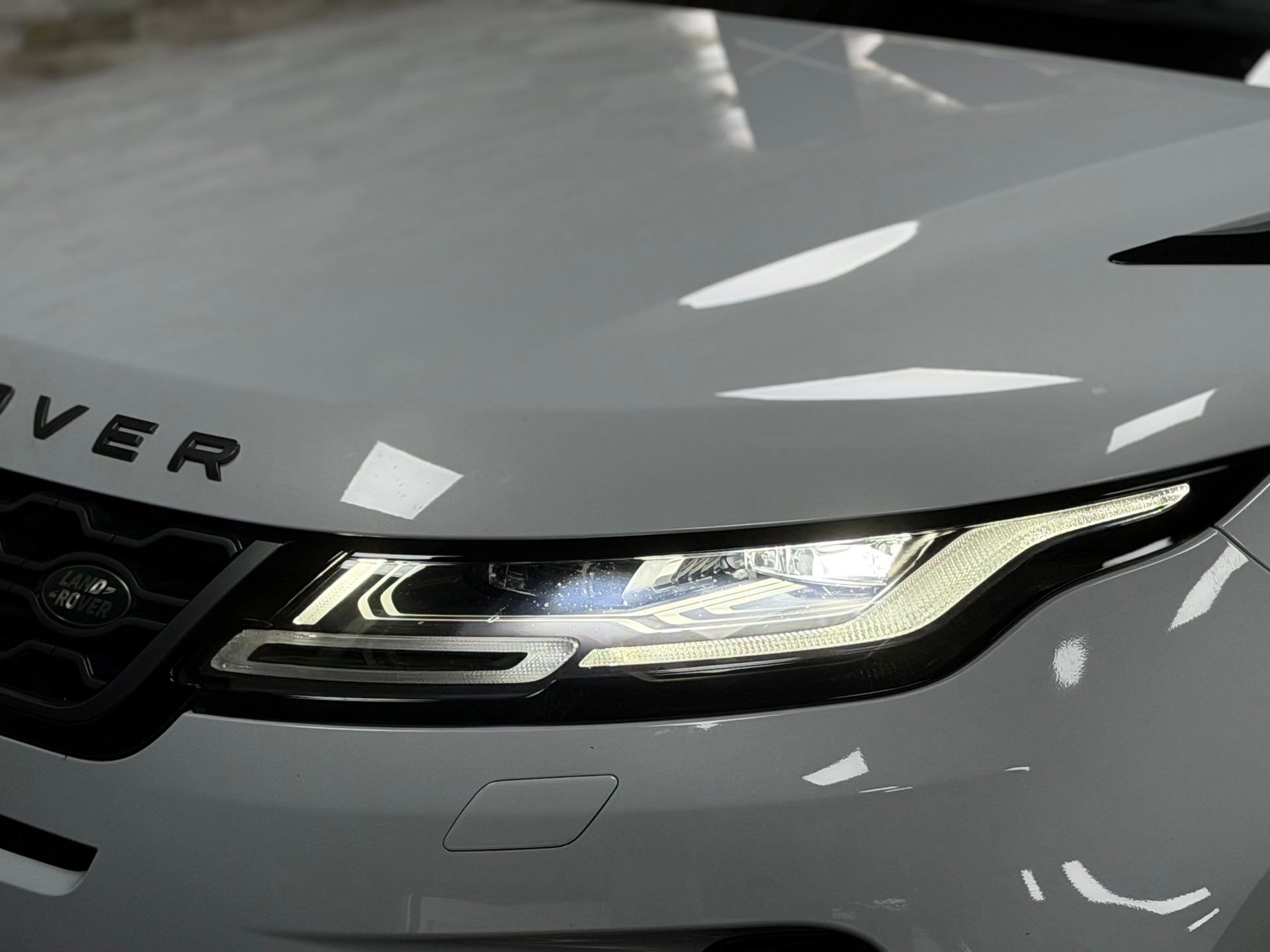 LAND ROVER Range Rover Evoque R-Dyn First Edi P 250 HSE AT9-image-7