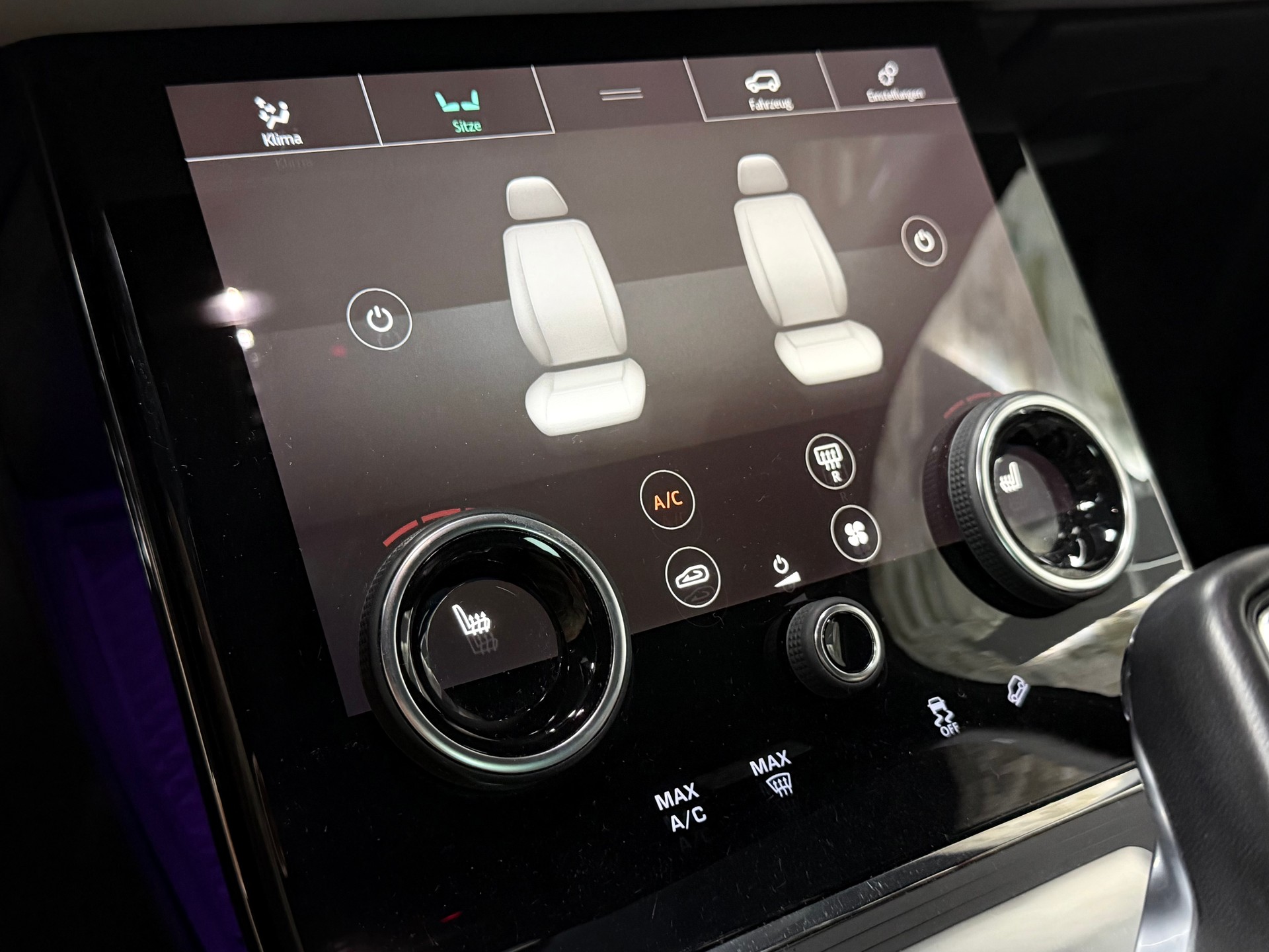LAND ROVER Range Rover Evoque R-Dyn First Edi P 250 HSE AT9-image-24