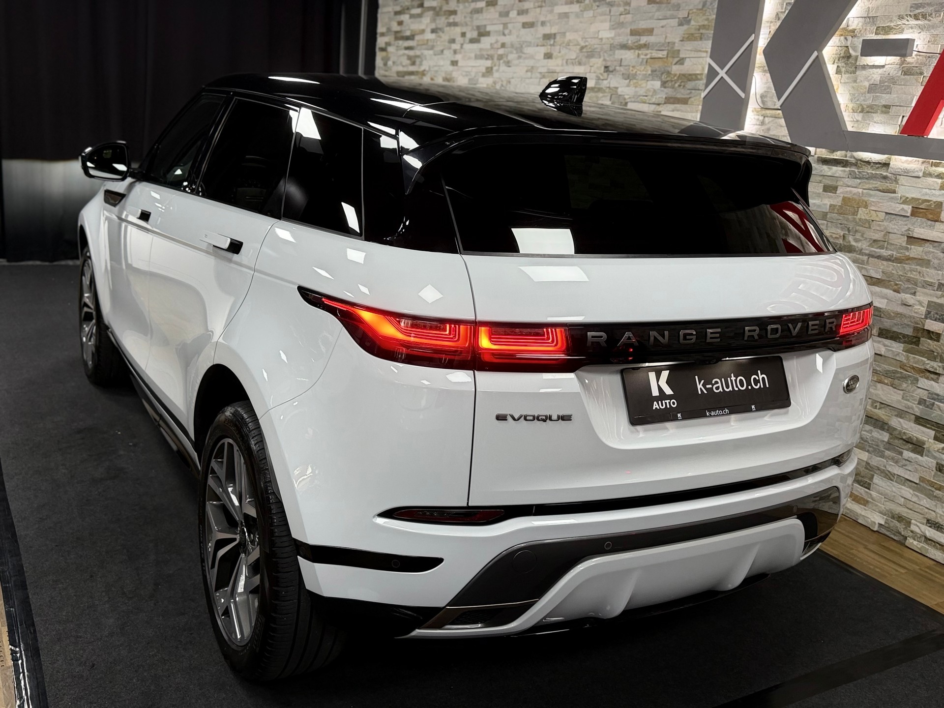 LAND ROVER Range Rover Evoque R-Dyn First Edi P 250 HSE AT9-image-2