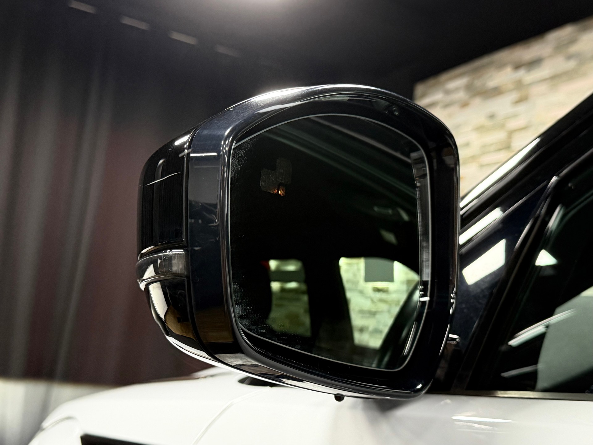 LAND ROVER Range Rover Evoque R-Dyn First Edi P 250 HSE AT9-image-9