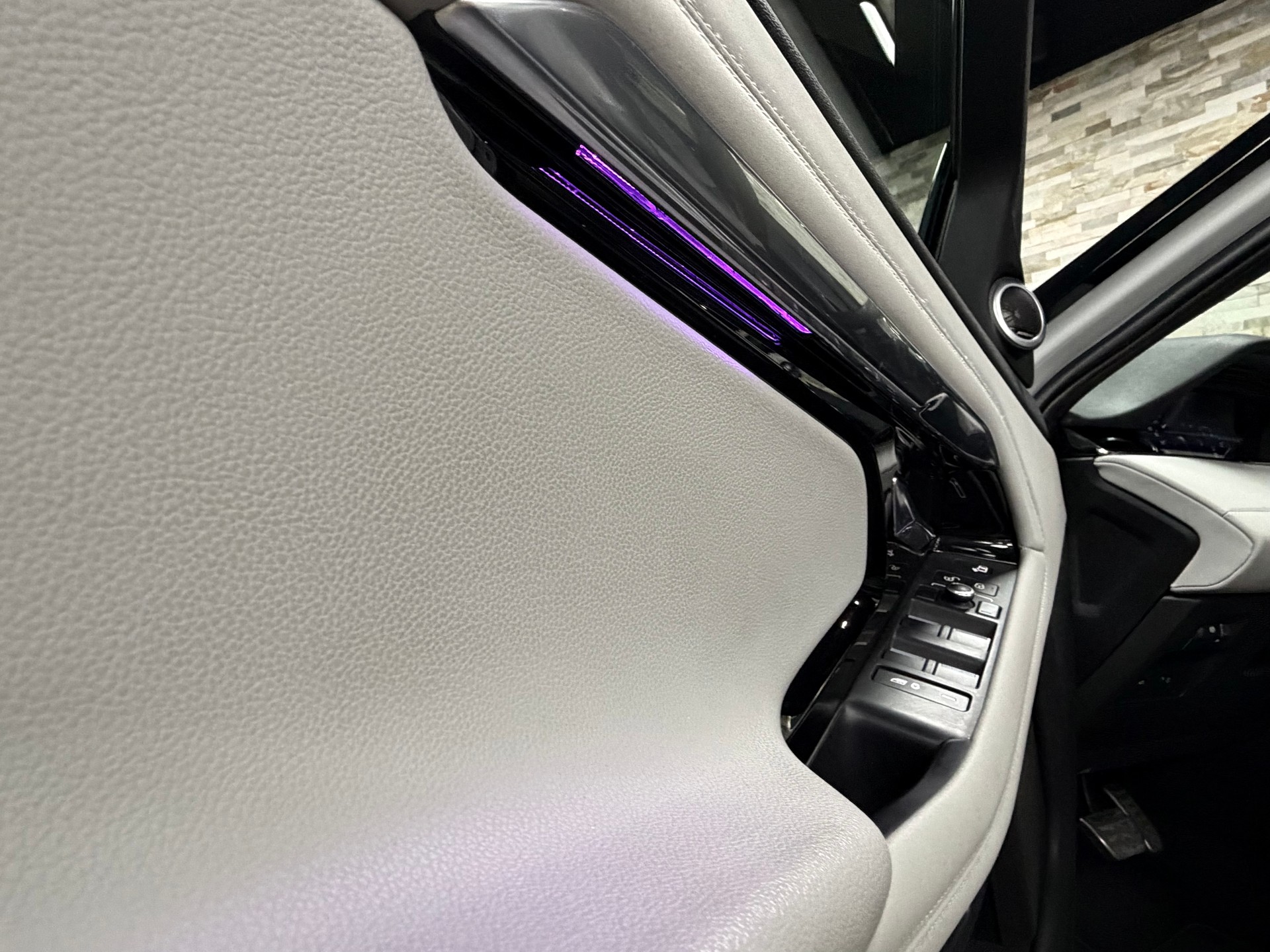 LAND ROVER Range Rover Evoque R-Dyn First Edi P 250 HSE AT9-image-13