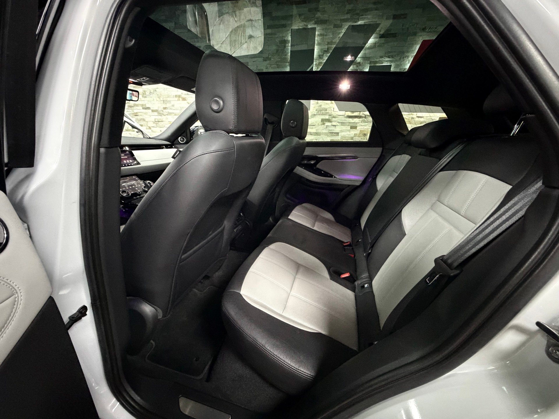 LAND ROVER Range Rover Evoque R-Dyn First Edi P 250 HSE AT9-image-26