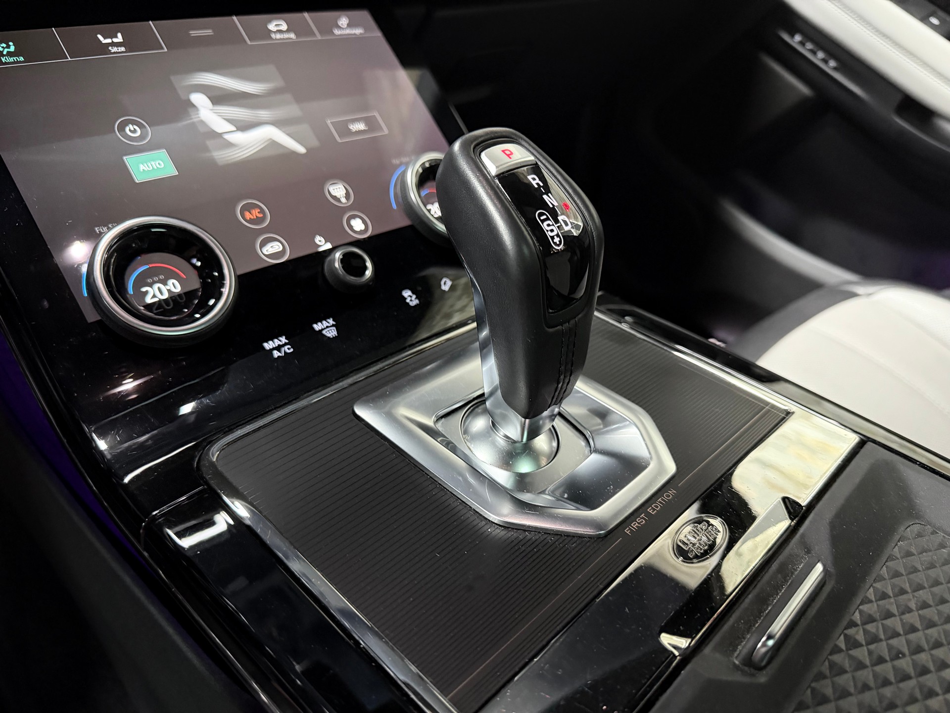 LAND ROVER Range Rover Evoque R-Dyn First Edi P 250 HSE AT9-image-20