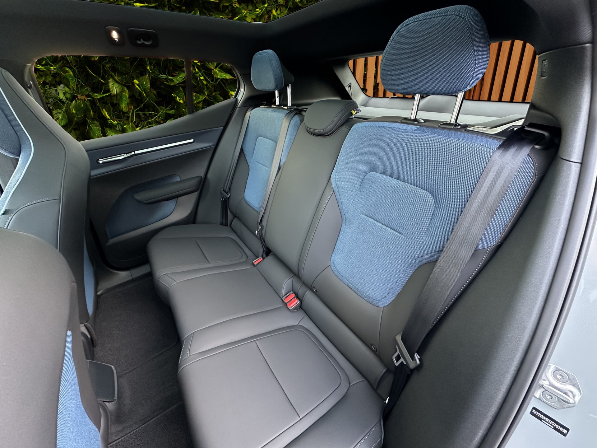 VOLVO EX30 CC E60 Twin Performance AWD-image-13