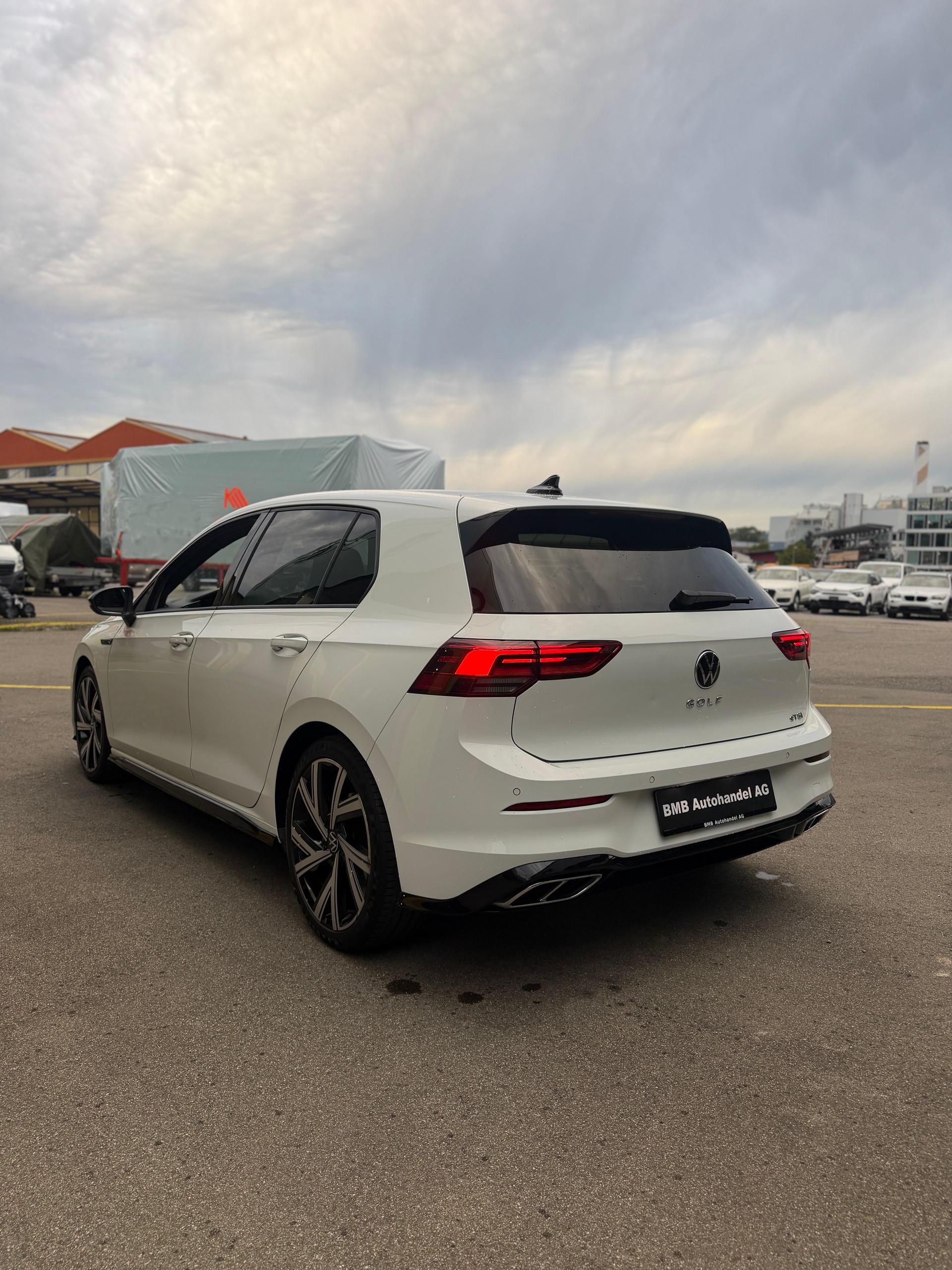 VW Golf 1.5 eTSI mHEV ACT R-Line DSG-image-3