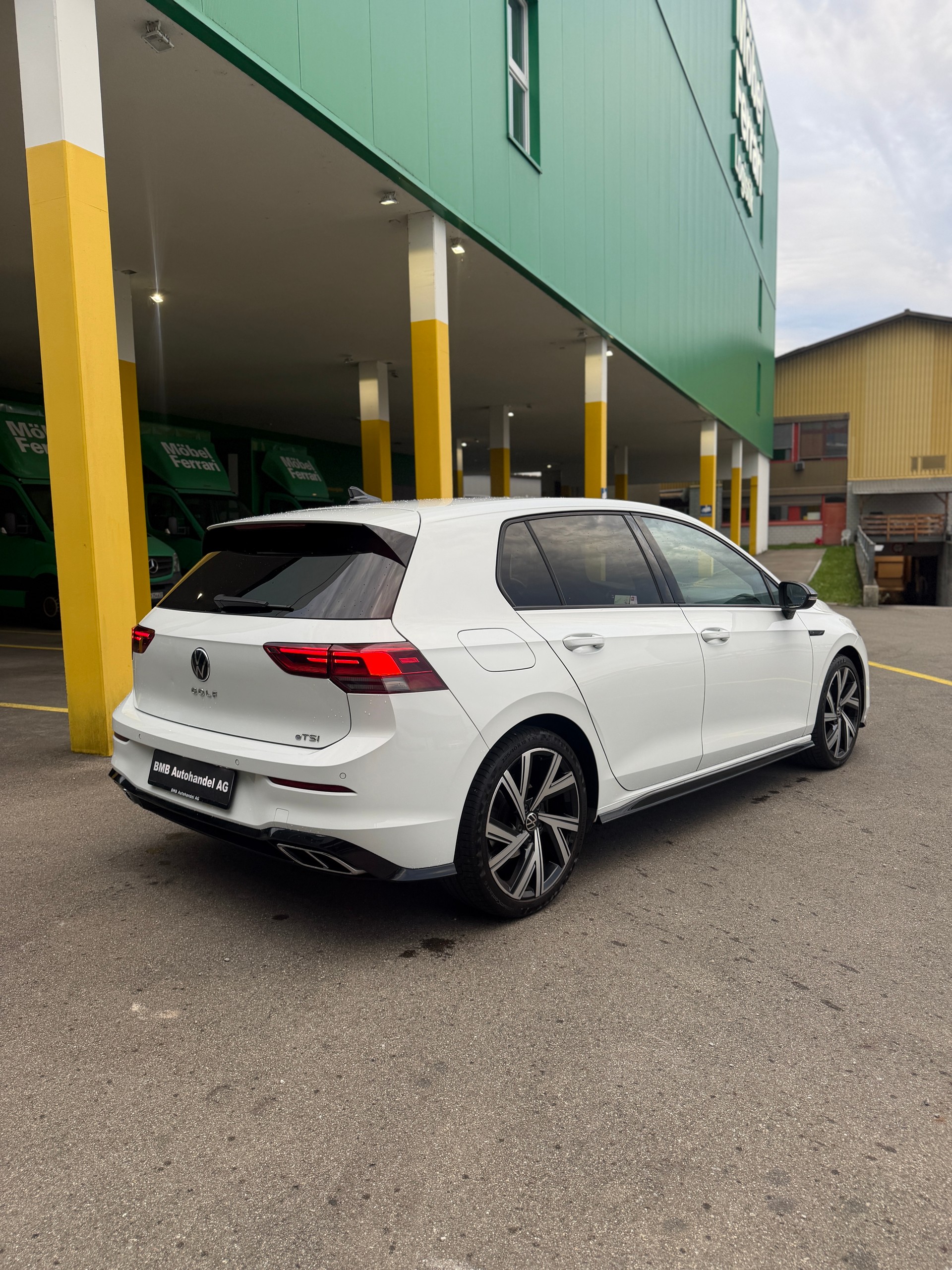 VW Golf 1.5 eTSI mHEV ACT R-Line DSG-image-5