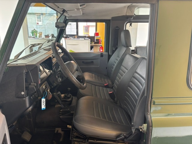 LAND ROVER Defender 90 CSW 2.5 Td5-image-11