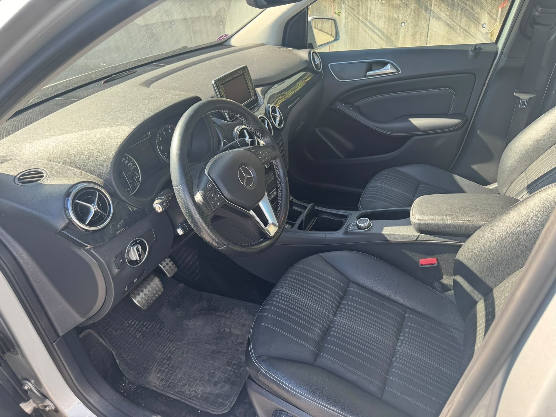 MERCEDES-BENZ B 200-image-8
