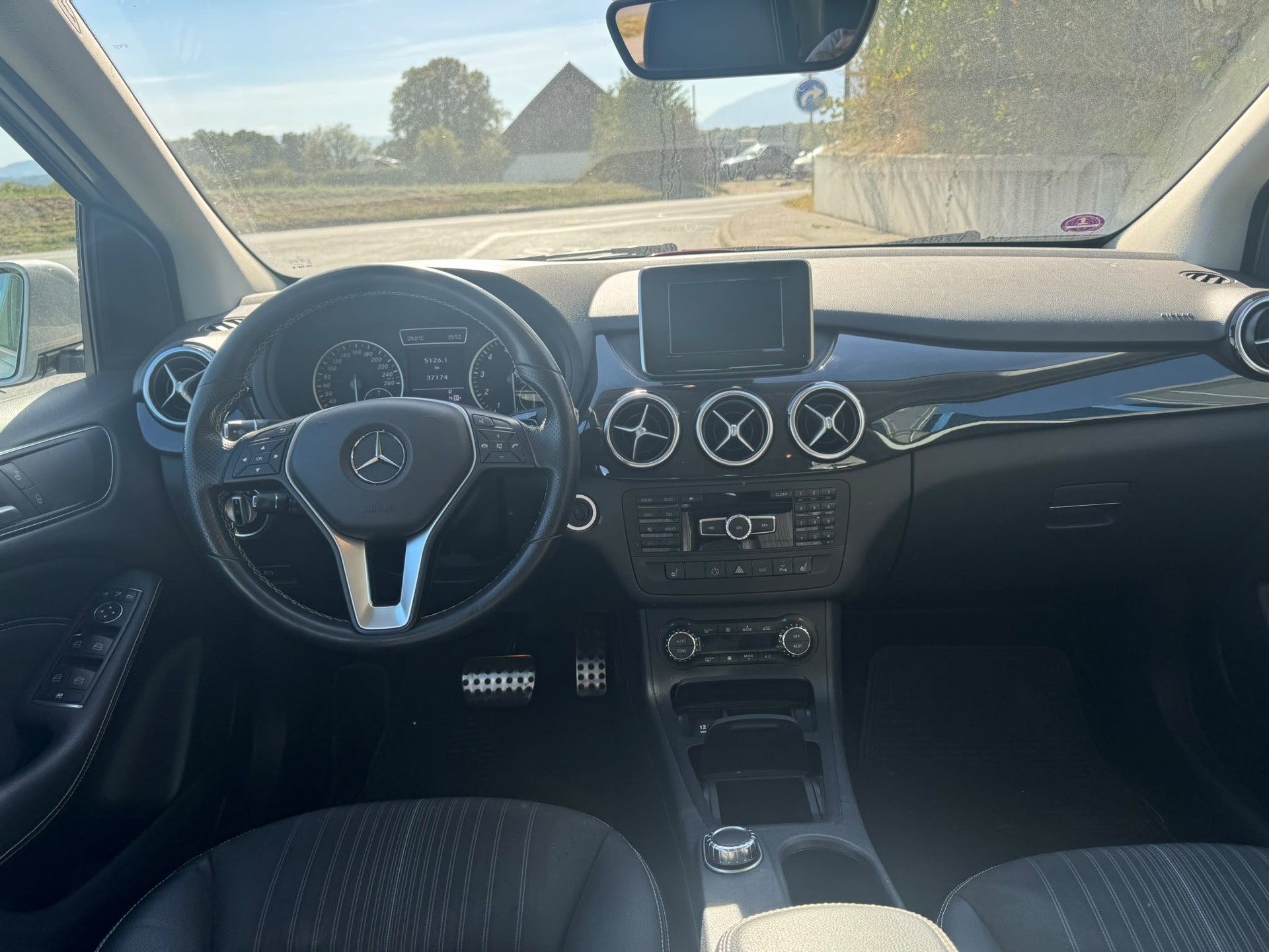 MERCEDES-BENZ B 200-image-10