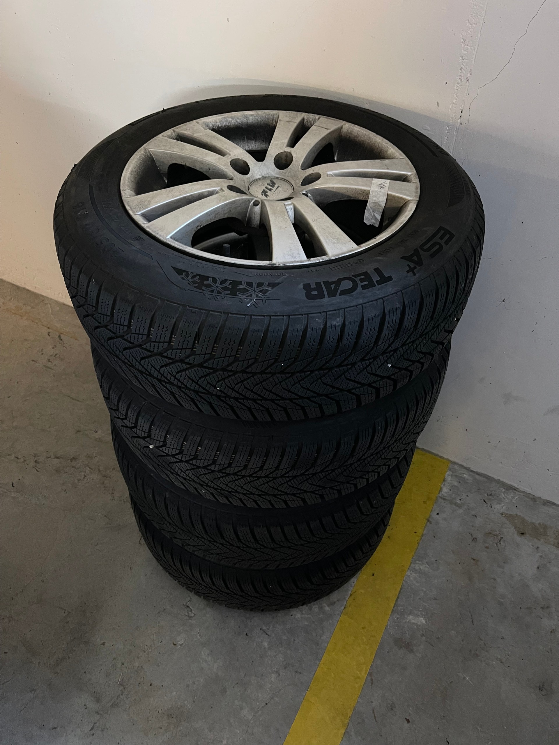 MINI 1.6 D Cooper ALL4-image-5