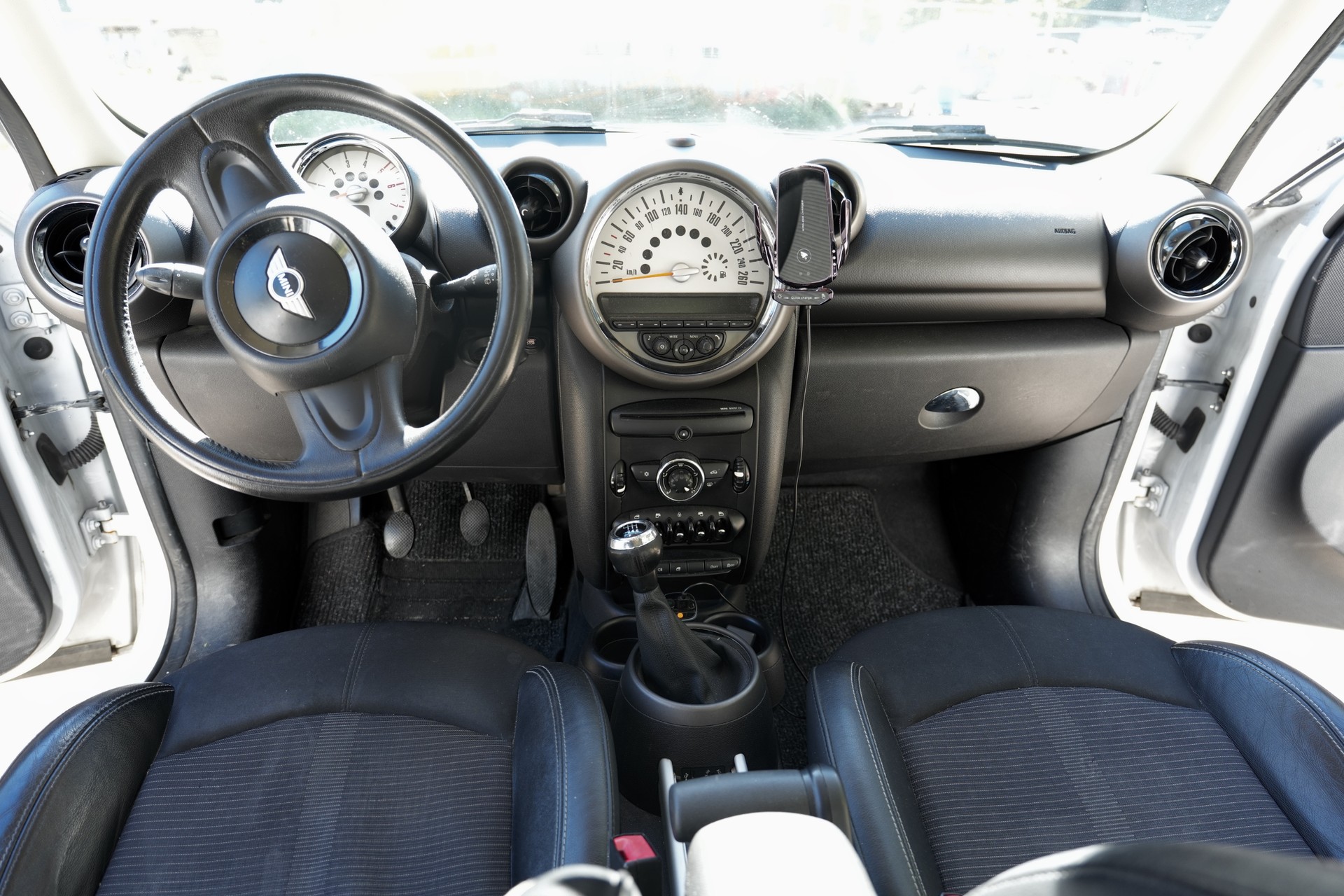 MINI 1.6 D Cooper ALL4-image-4