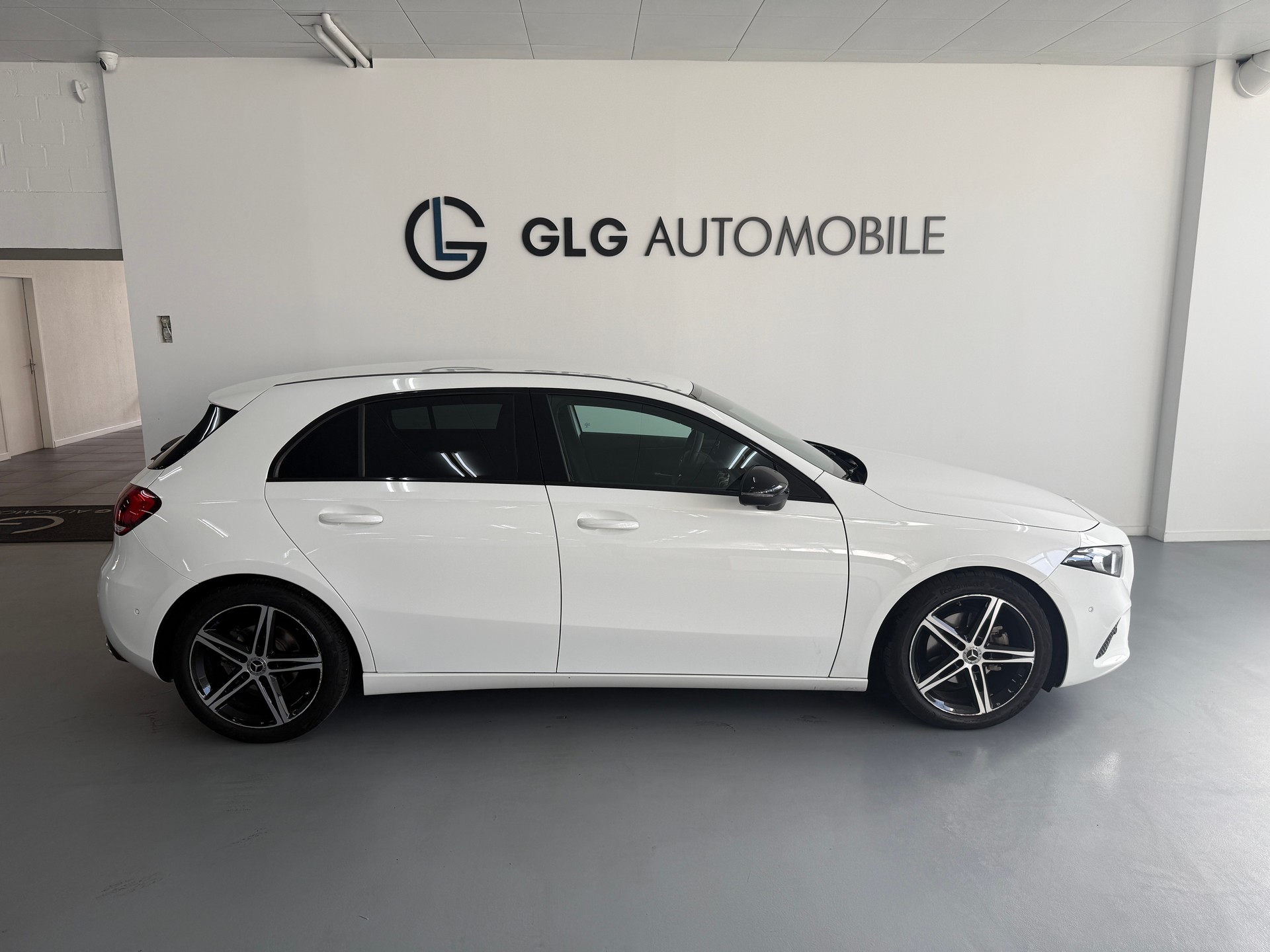 MERCEDES-BENZ A 180 Night Star 7G-DCT-image-4