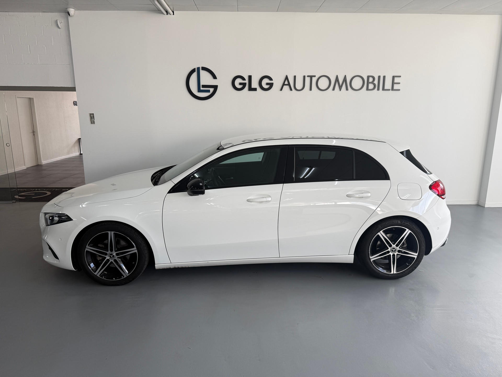 MERCEDES-BENZ A 180 Night Star 7G-DCT-image-1