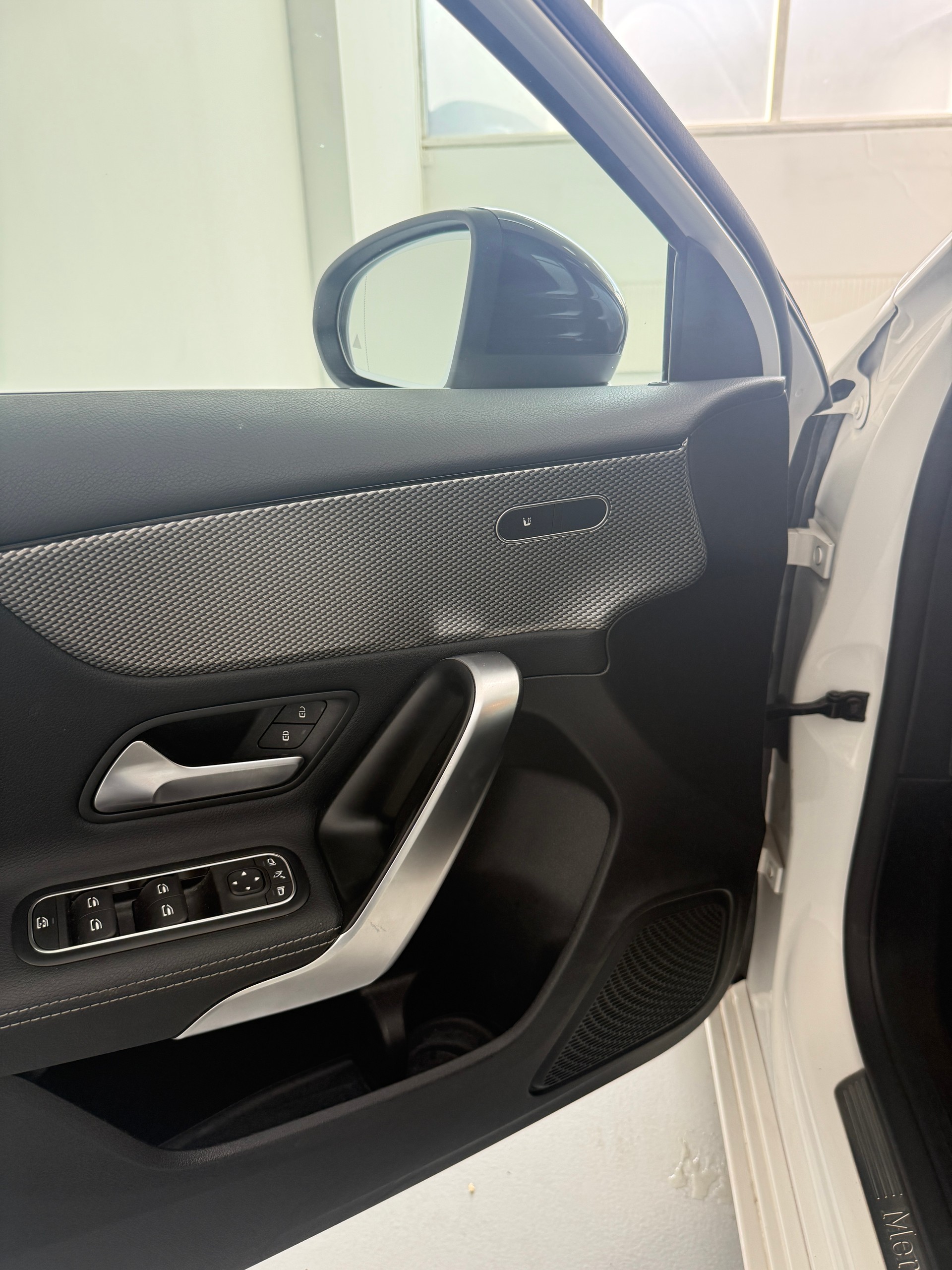MERCEDES-BENZ A 180 Night Star 7G-DCT-image-11