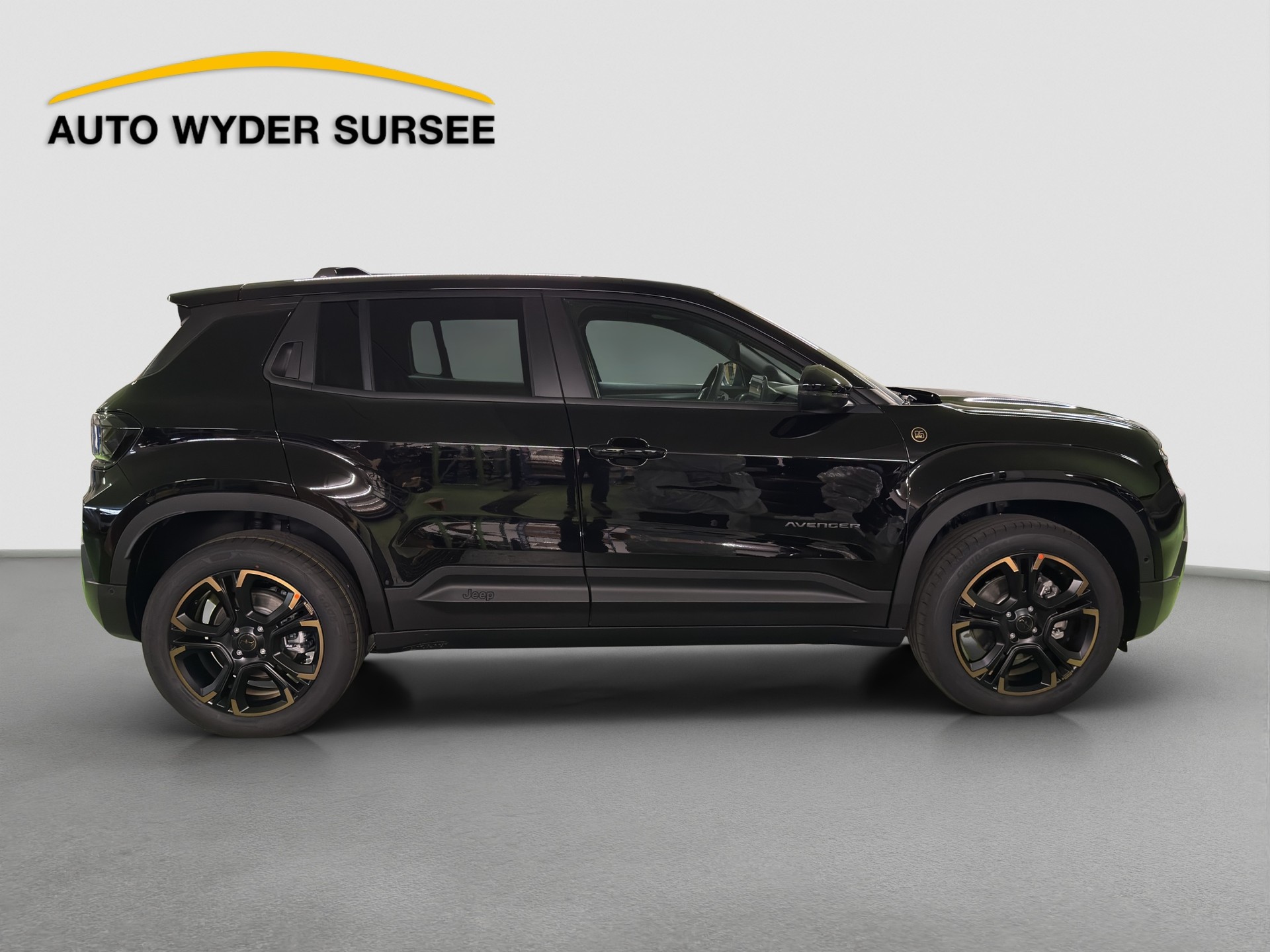 JEEP Avenger 1.2 MHEV 85th Anniversary 4xe-image-6