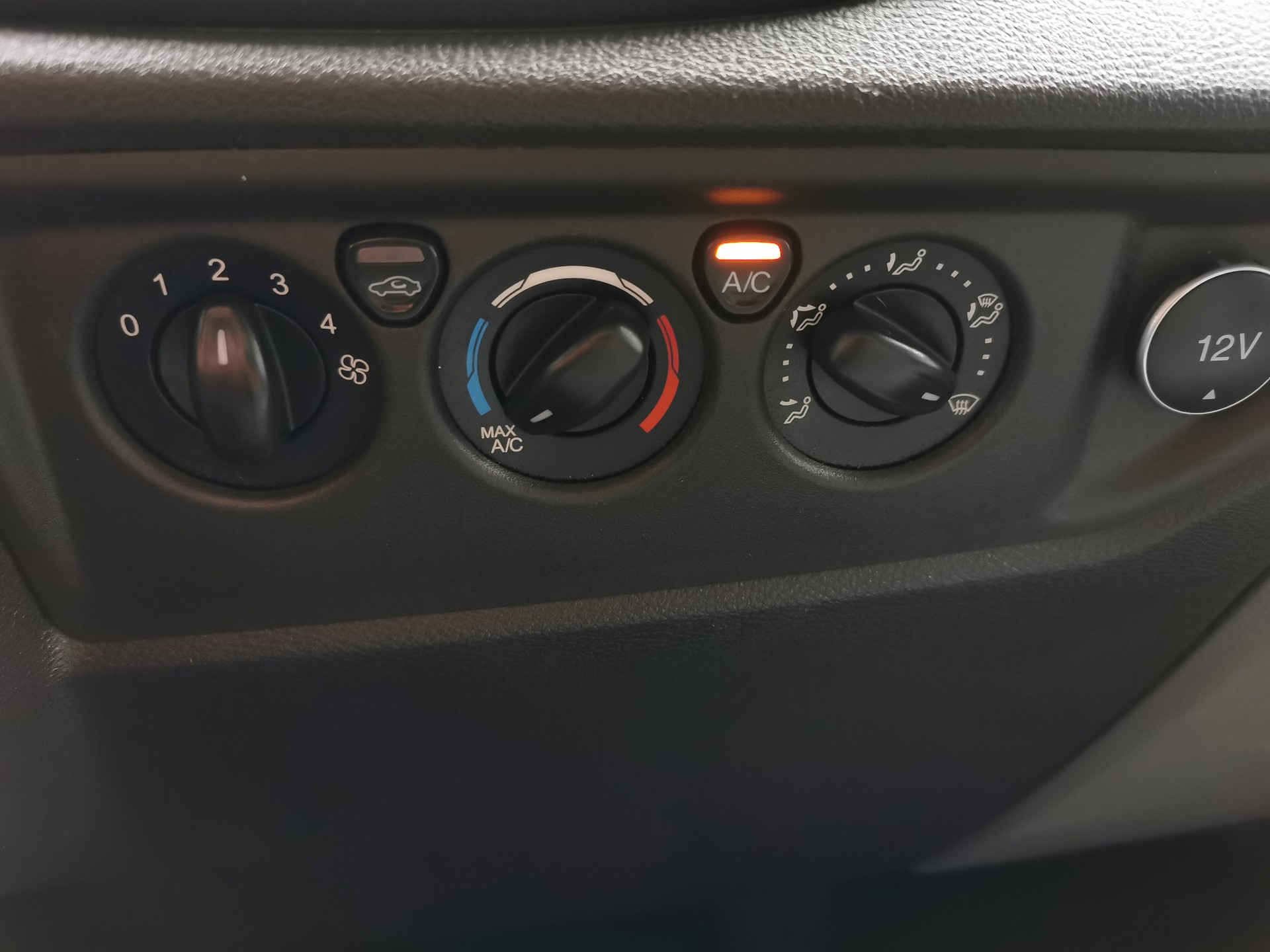 FORD Transit 350 L3 Trend 2.0 TDCi 130 RWD-image-11