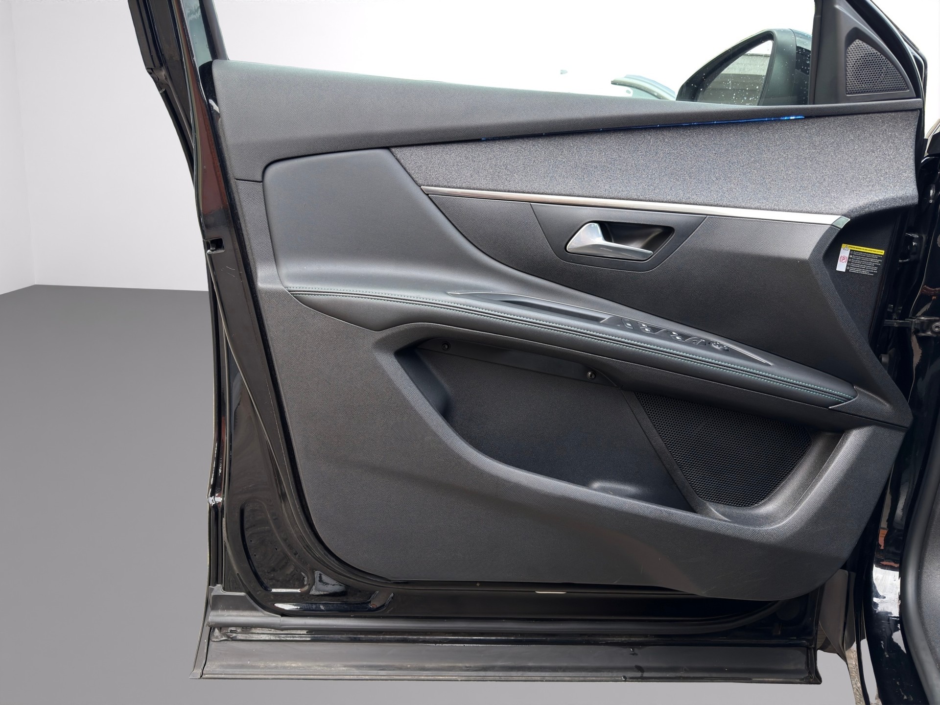 PEUGEOT 5008 1.2 Pure Tech Allure Pack EAT8-image-8