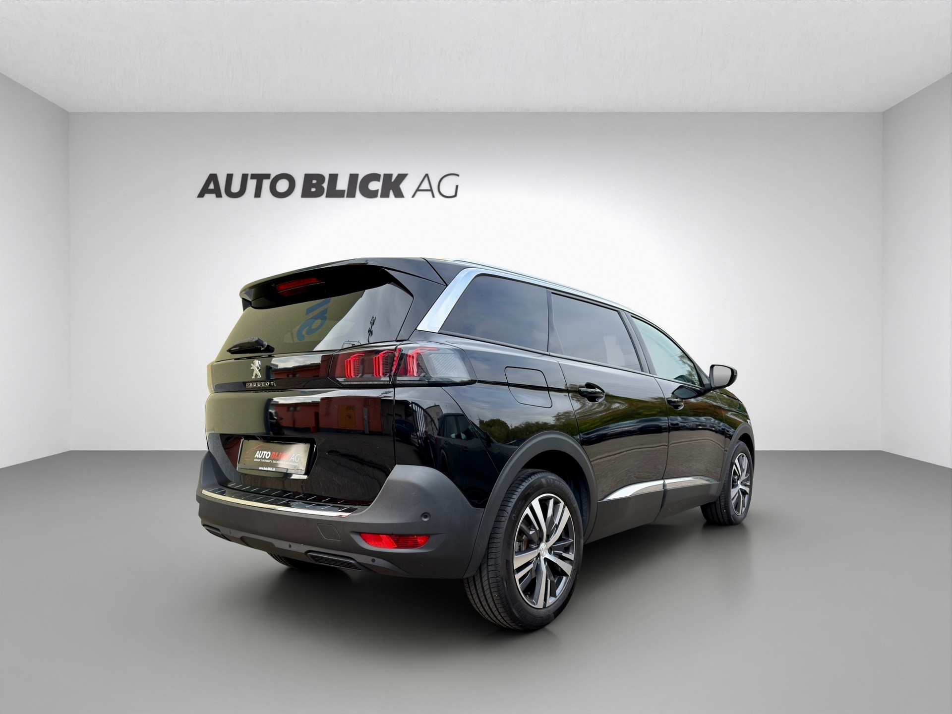 PEUGEOT 5008 1.2 Pure Tech Allure Pack EAT8-image-5