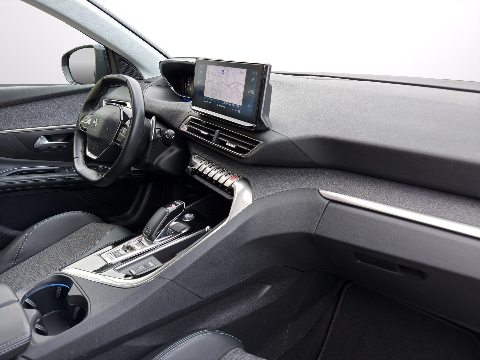 PEUGEOT 5008 1.2 Pure Tech Allure Pack EAT8-image-13