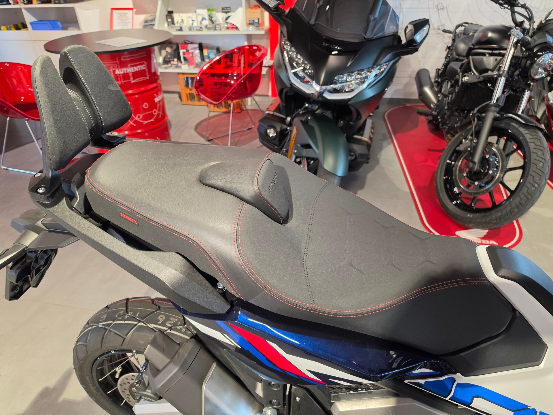 HONDA X-ADV 750-showroom-element-3