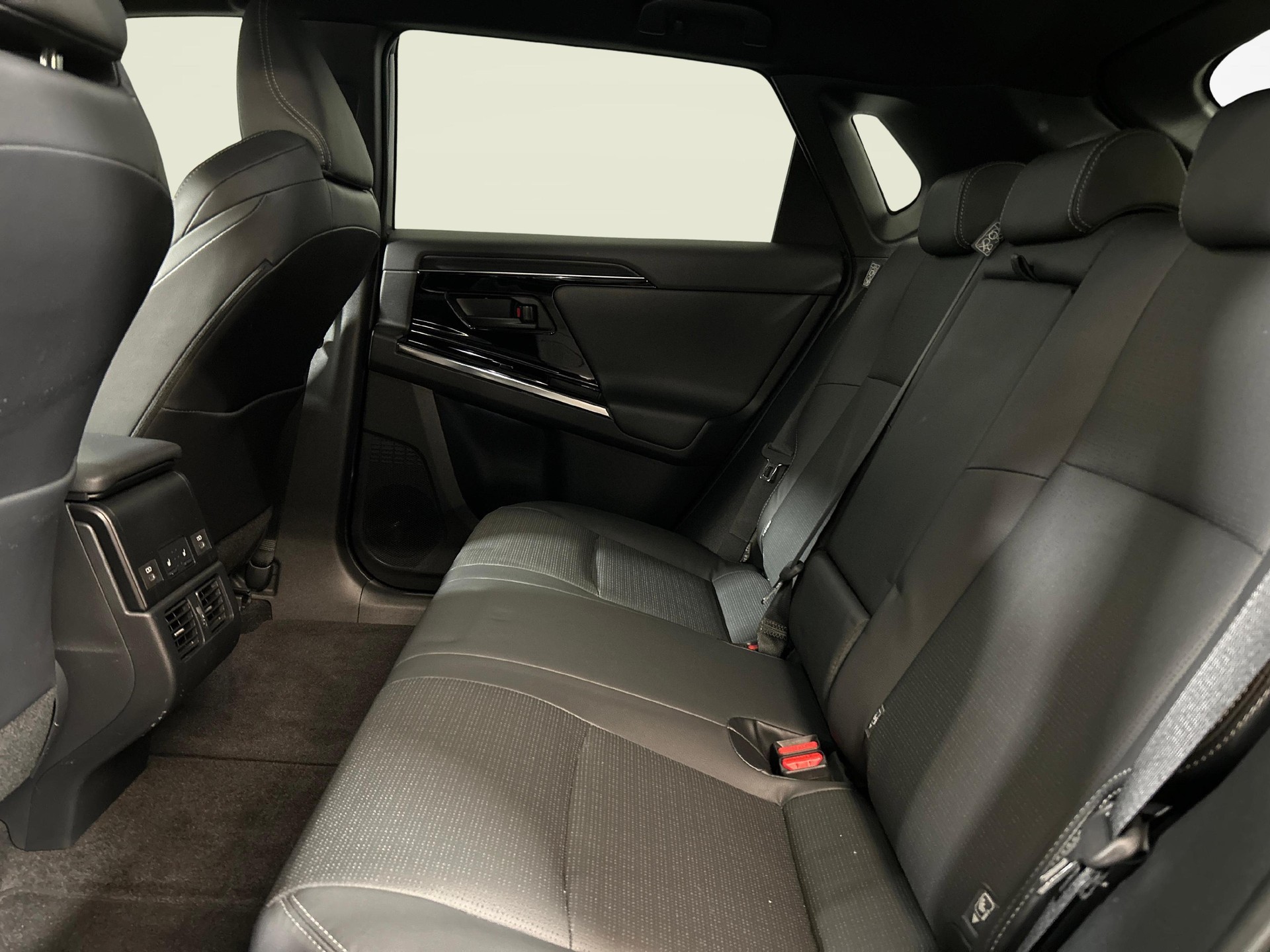 TOYOTA bZ4X Premium AWD-showroom-element-3