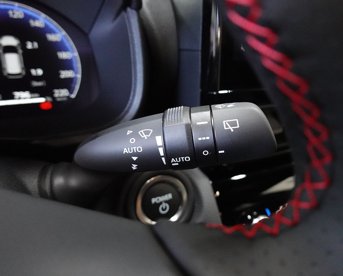 TOYOTA Yaris Cross 1.5 GR Sport e-CVT 360° Kamera-image-17