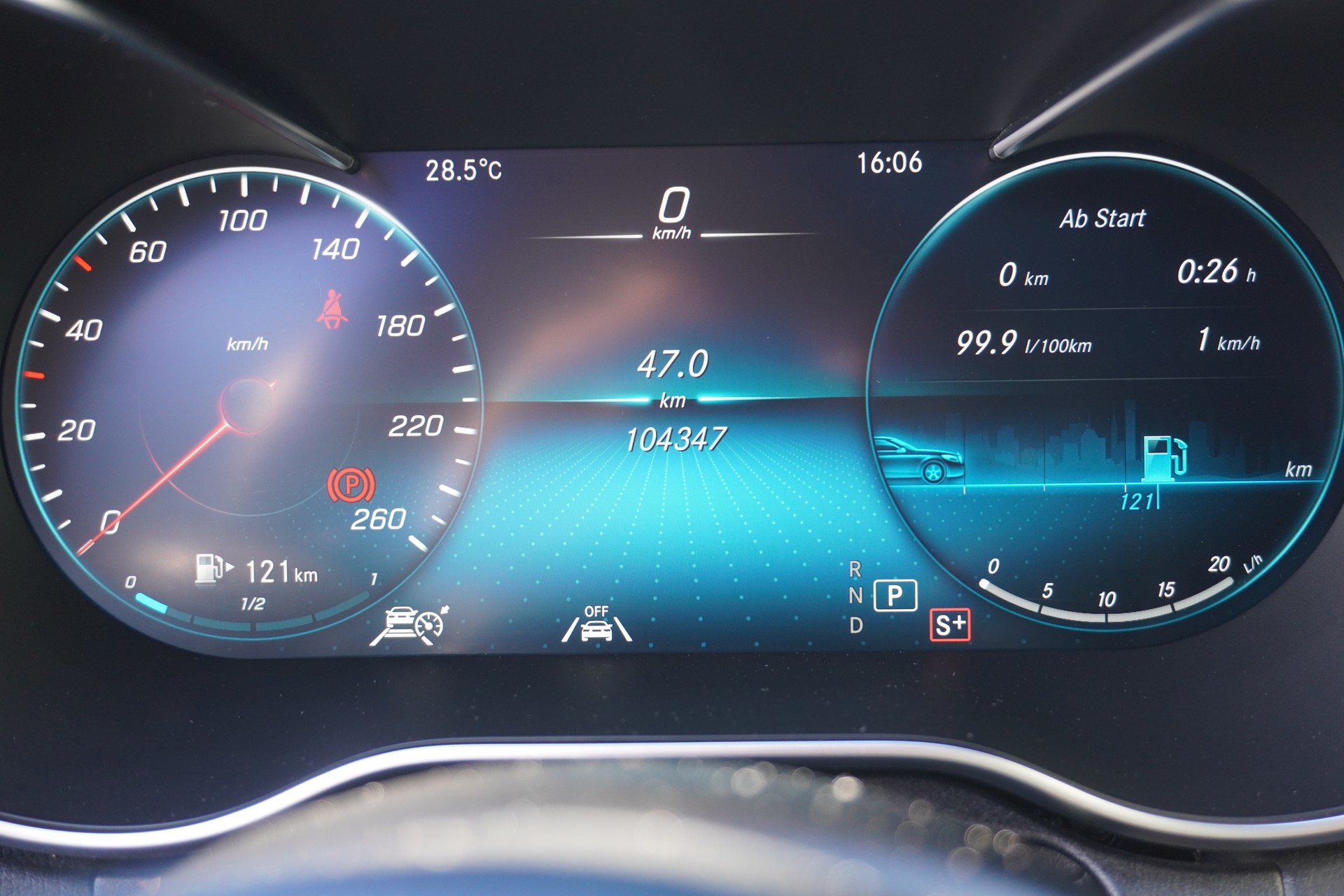 MERCEDES-BENZ C 220 d Swiss Star AMG Line 4M 9G-Tronic-image-36