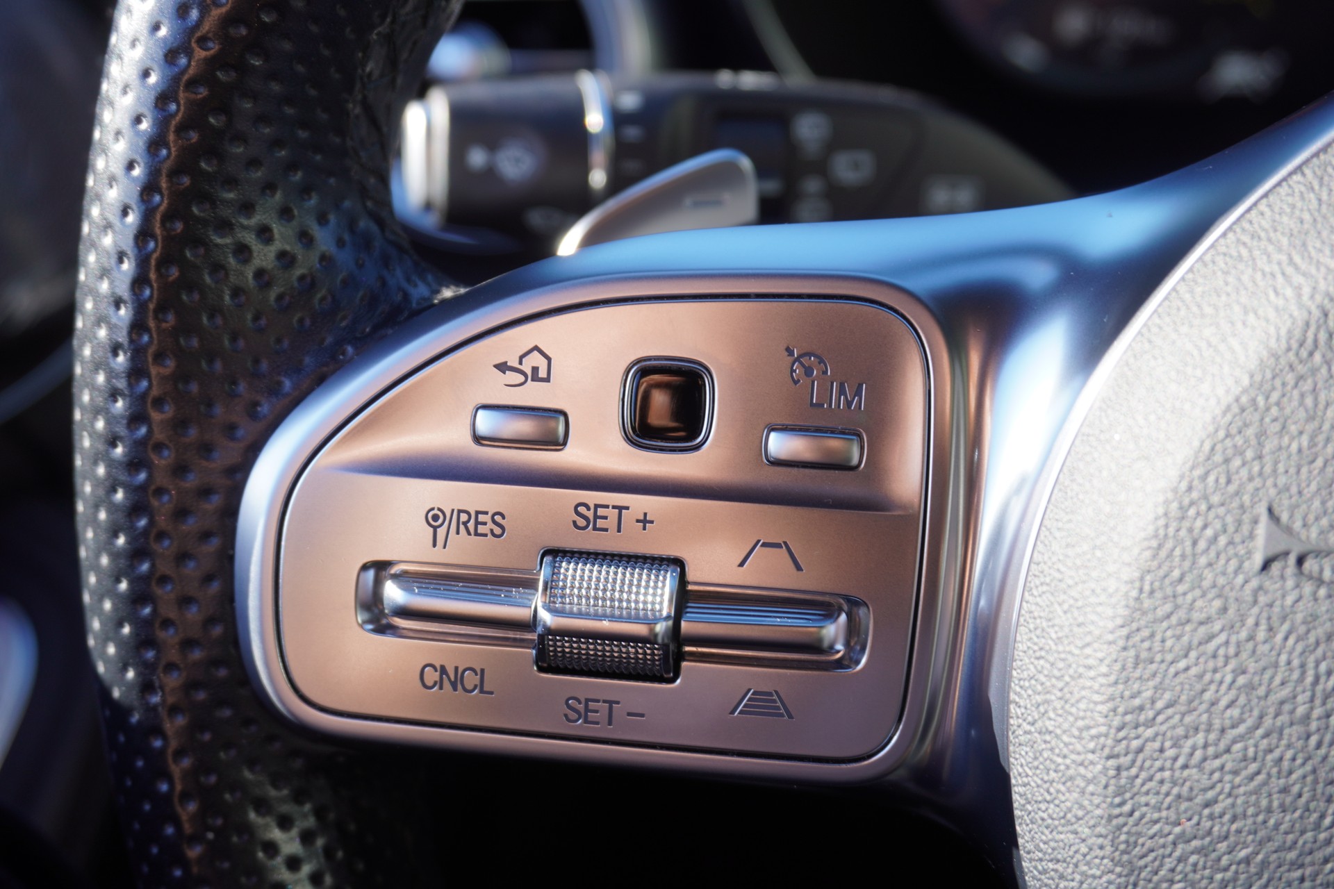 MERCEDES-BENZ C 220 d Swiss Star AMG Line 4M 9G-Tronic-image-39