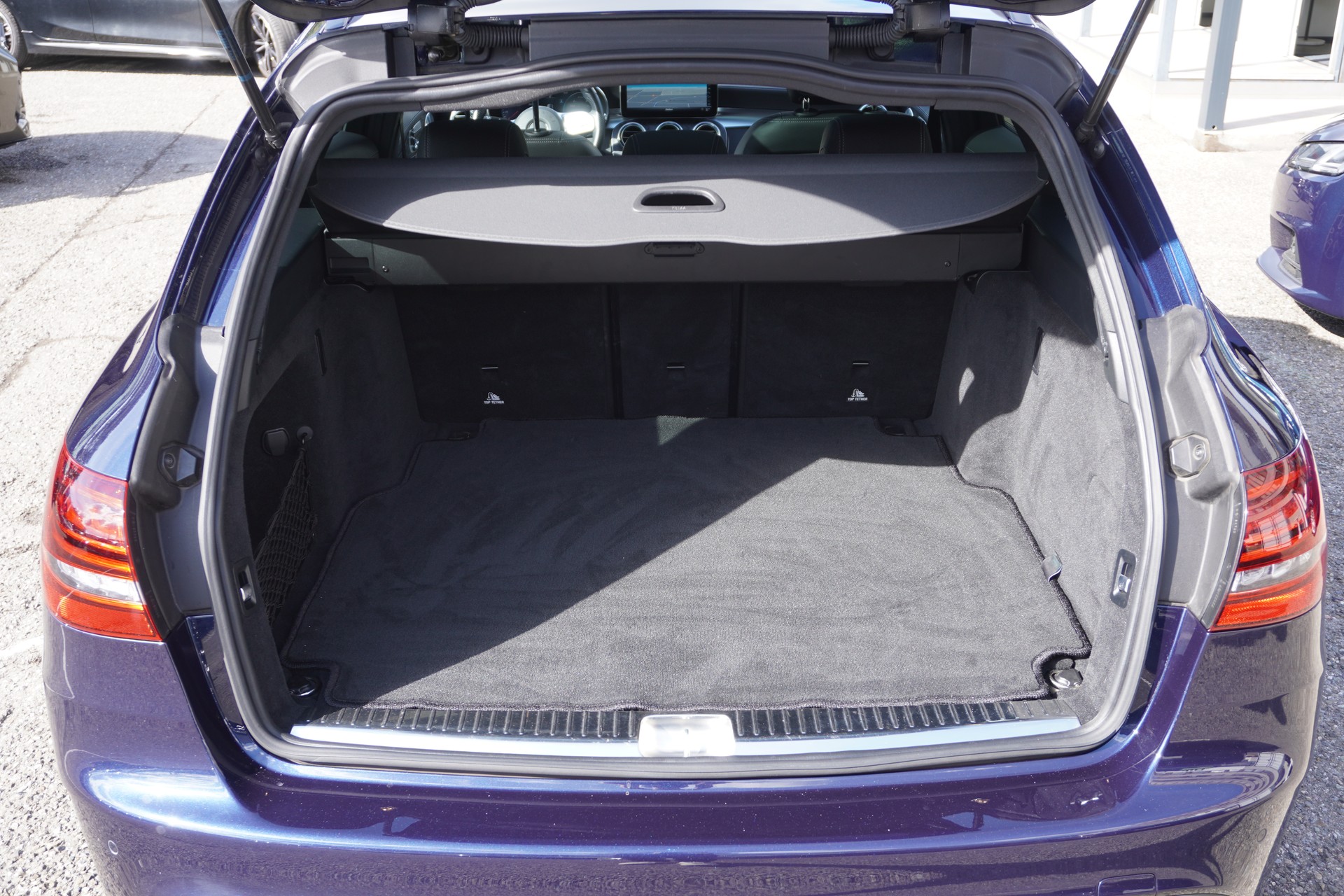 MERCEDES-BENZ C 220 d Swiss Star AMG Line 4M 9G-Tronic-image-9