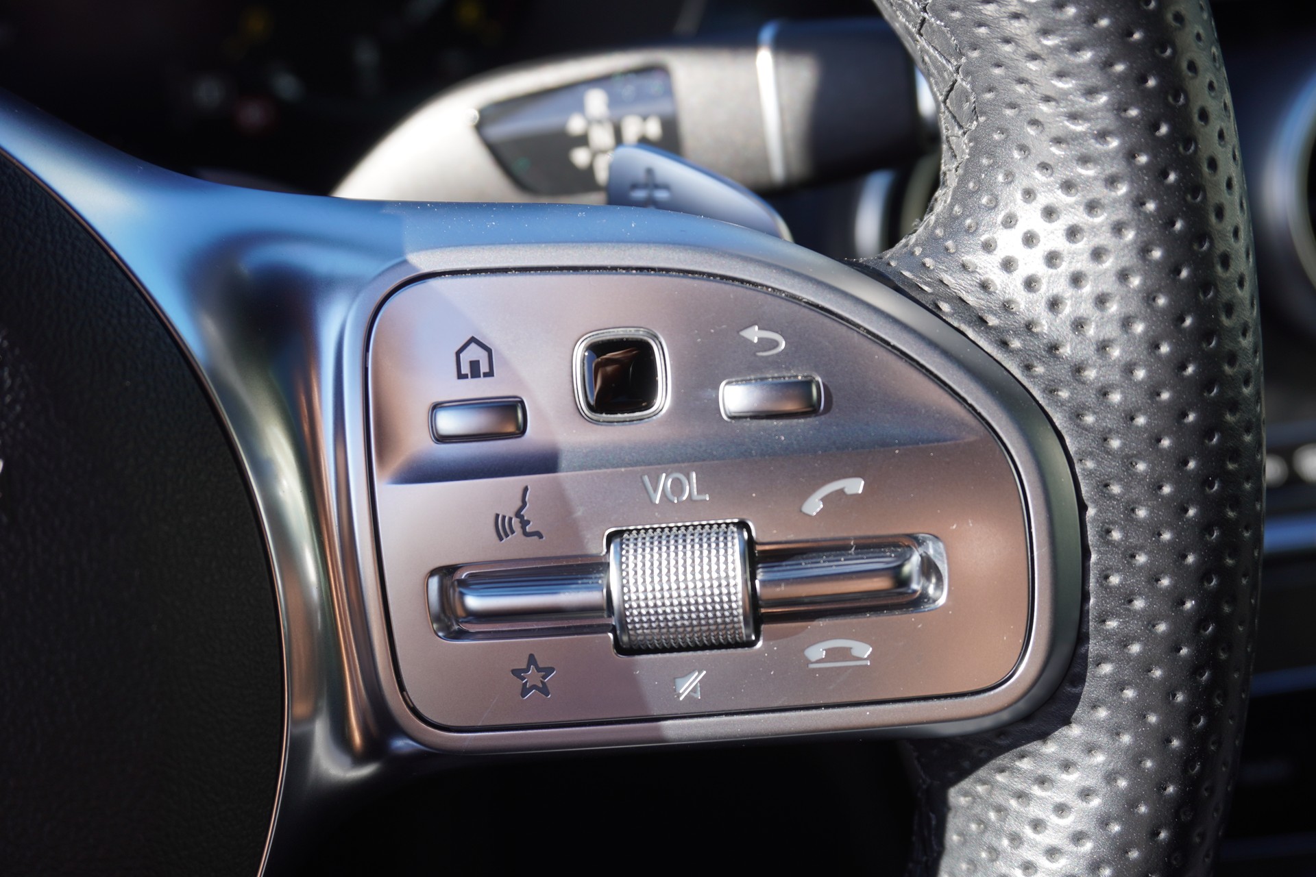 MERCEDES-BENZ C 220 d Swiss Star AMG Line 4M 9G-Tronic-image-38