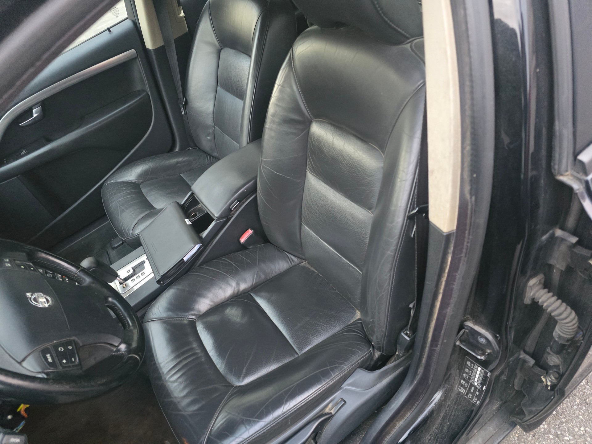 VOLVO V70 D5 AWD Kinetic Geartronic-image-11