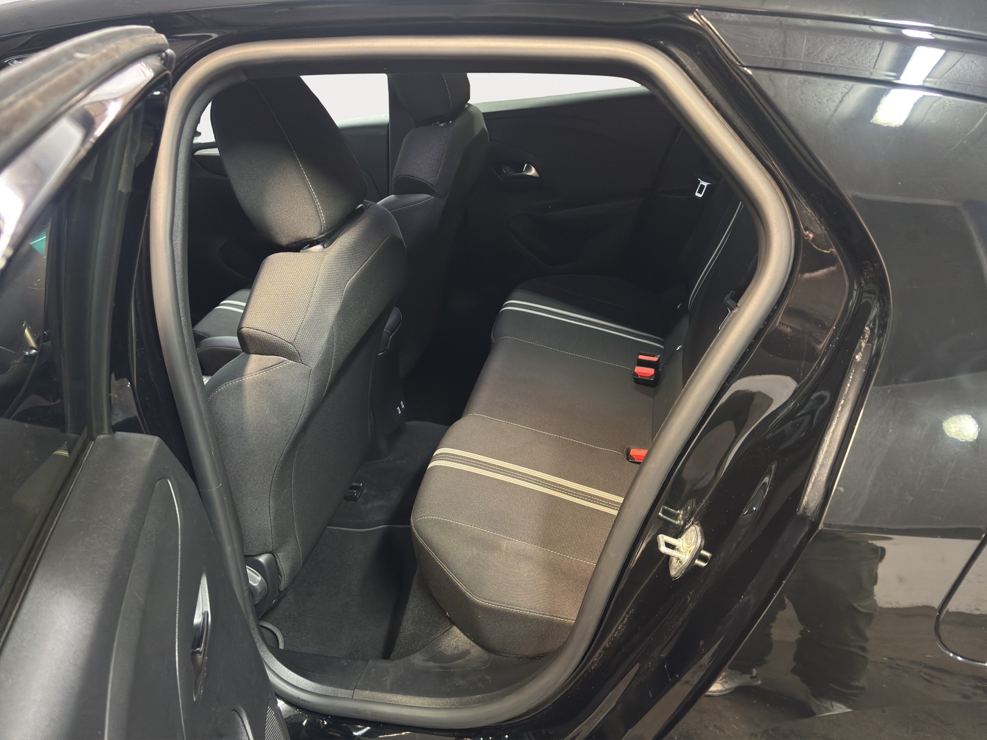 OPEL Corsa 1.2 MHEV GS Celebration-image-12