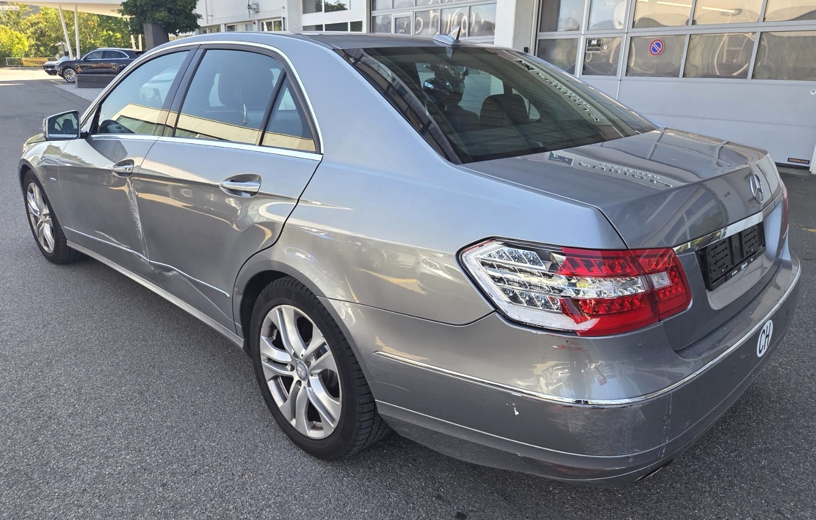 MERCEDES-BENZ E 200 CGI BlueEfficiency Avantgarde 7G-Tronic-image-3
