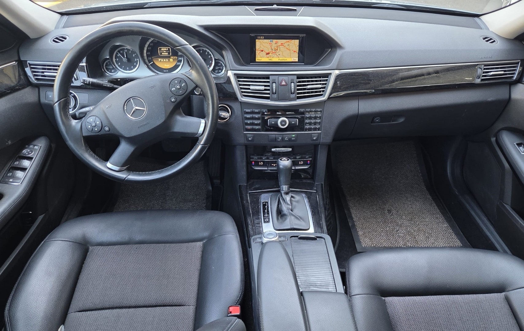 MERCEDES-BENZ E 200 CGI BlueEfficiency Avantgarde 7G-Tronic-image-6