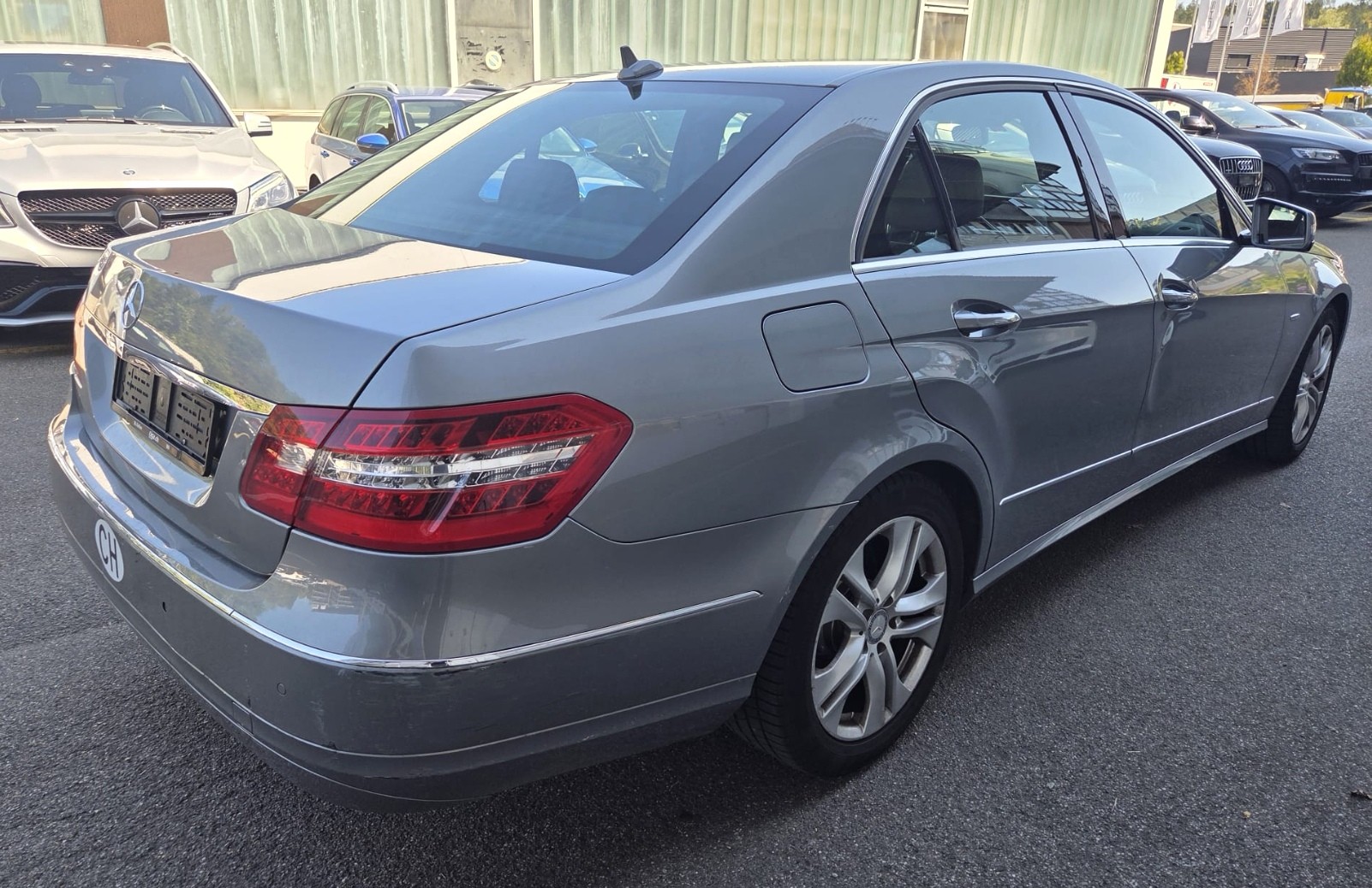MERCEDES-BENZ E 200 CGI BlueEfficiency Avantgarde 7G-Tronic-image-4