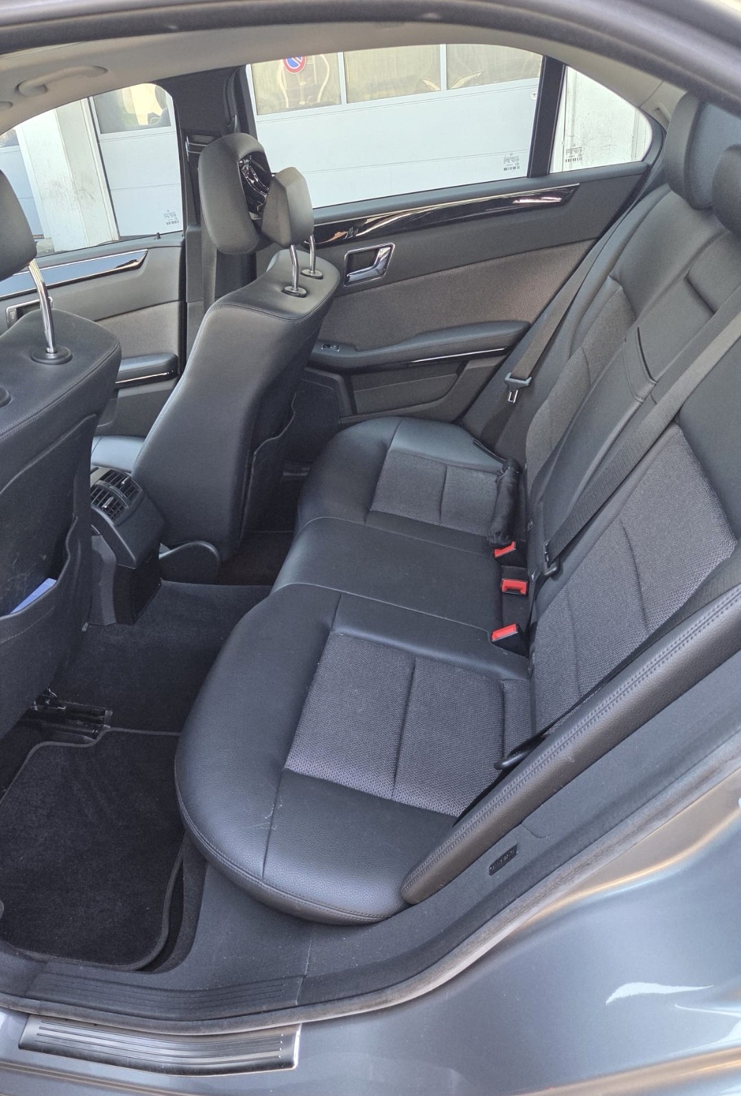MERCEDES-BENZ E 200 CGI BlueEfficiency Avantgarde 7G-Tronic-image-9