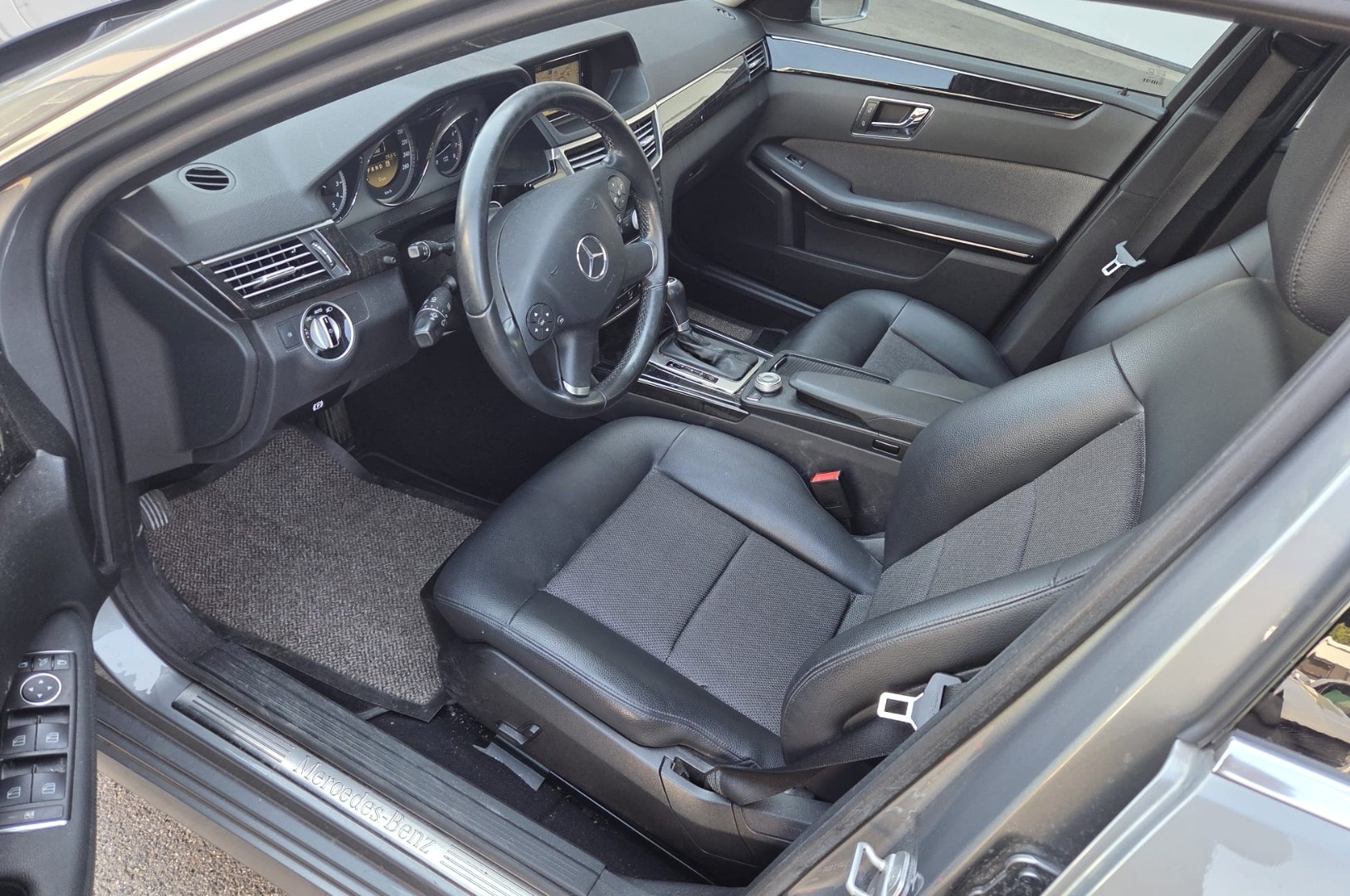 MERCEDES-BENZ E 200 CGI BlueEfficiency Avantgarde 7G-Tronic-image-8