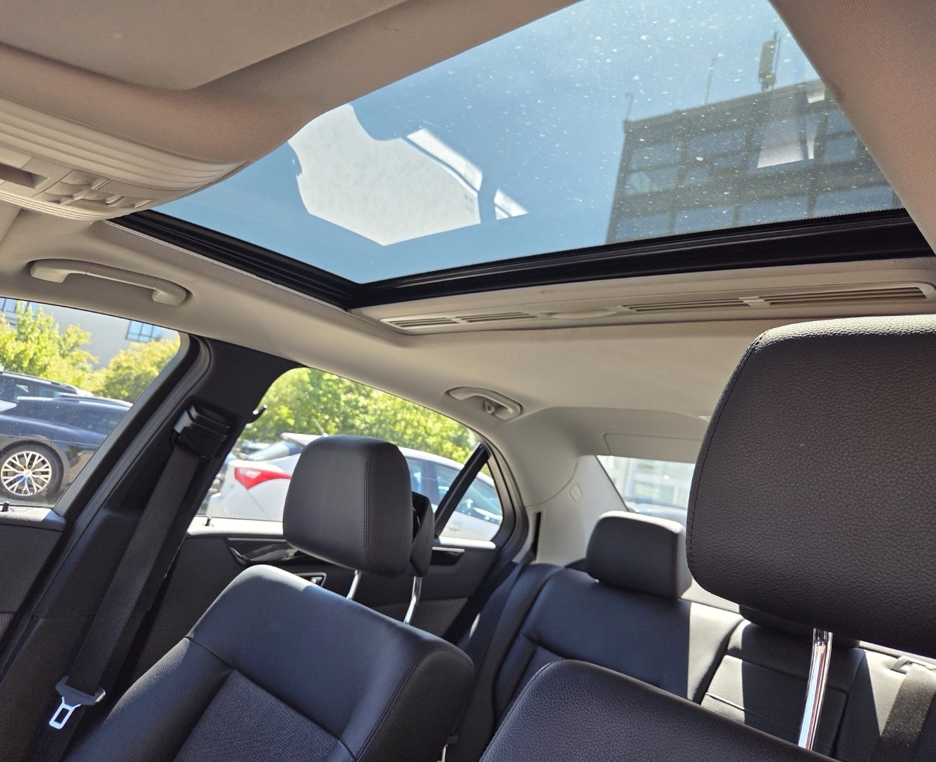 MERCEDES-BENZ E 200 CGI BlueEfficiency Avantgarde 7G-Tronic-image-10