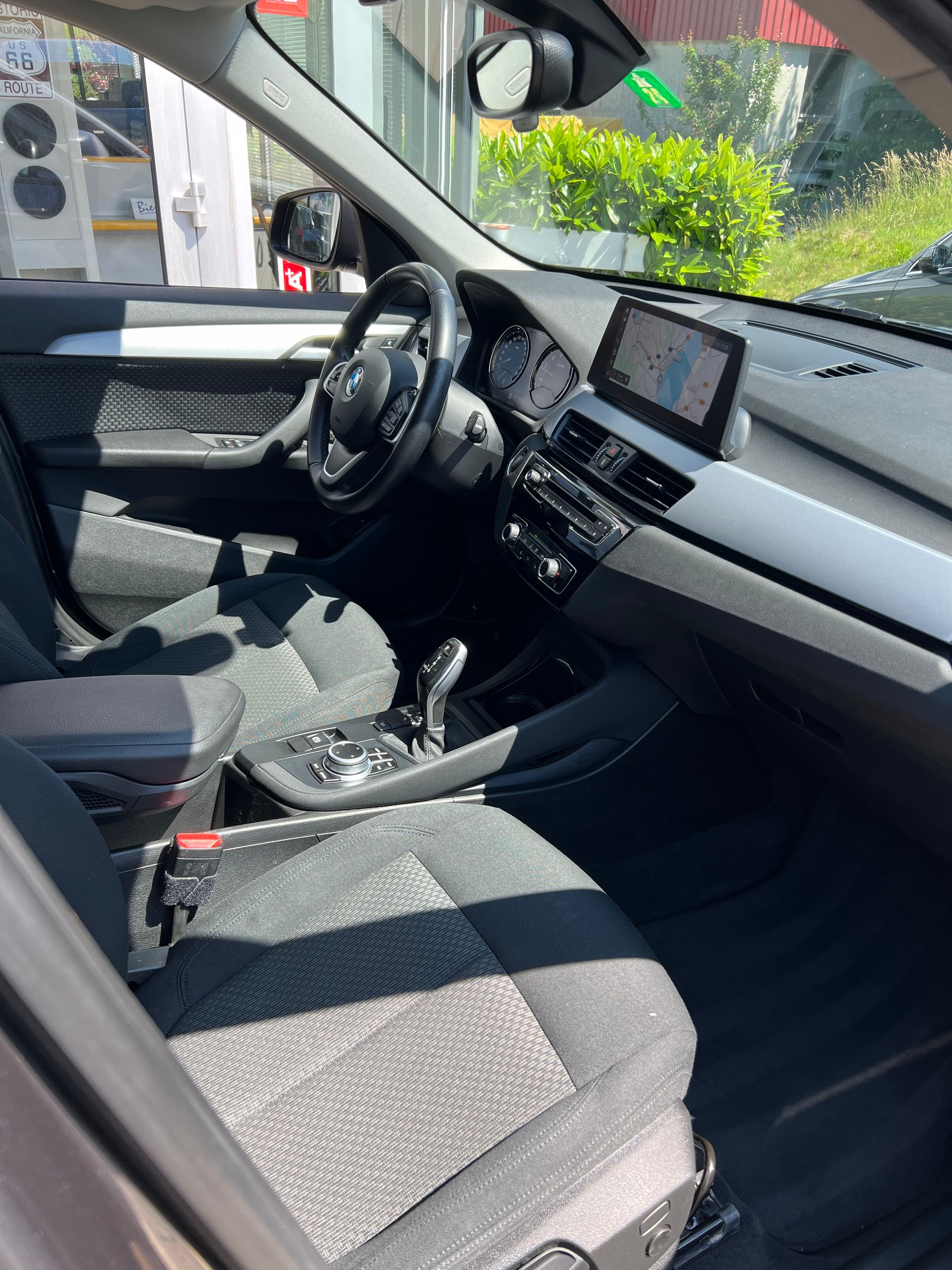BMW X1 xDrive 20i Essential Edition Steptronic-showroom-element-3