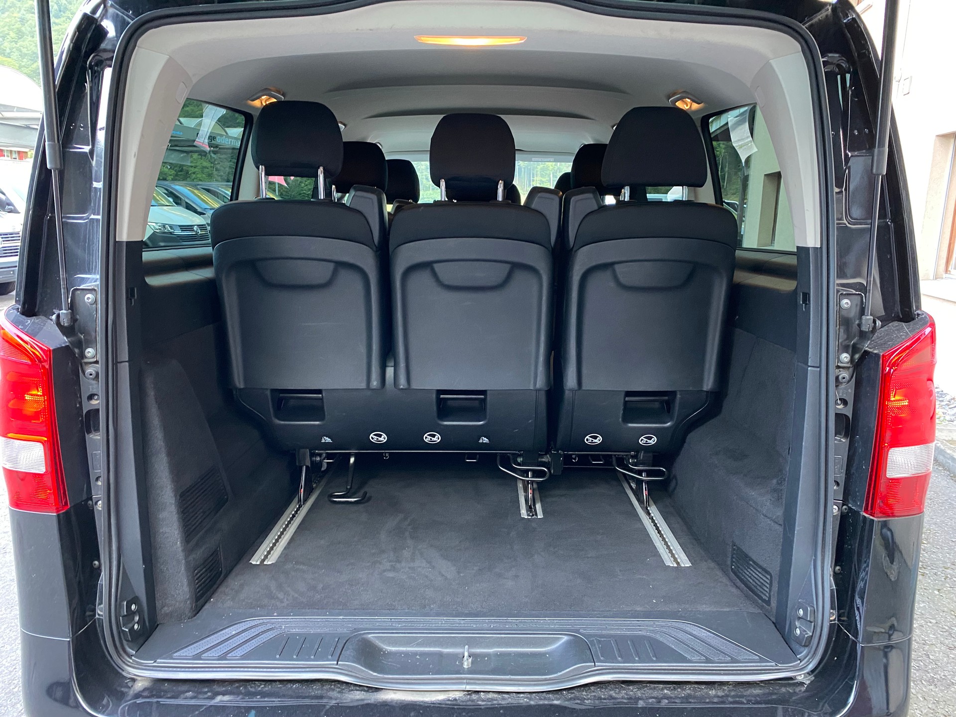 MERCEDES-BENZ Vito 116 CDI Lang Select Tourer 4Matic 9G-Tronic-image-9