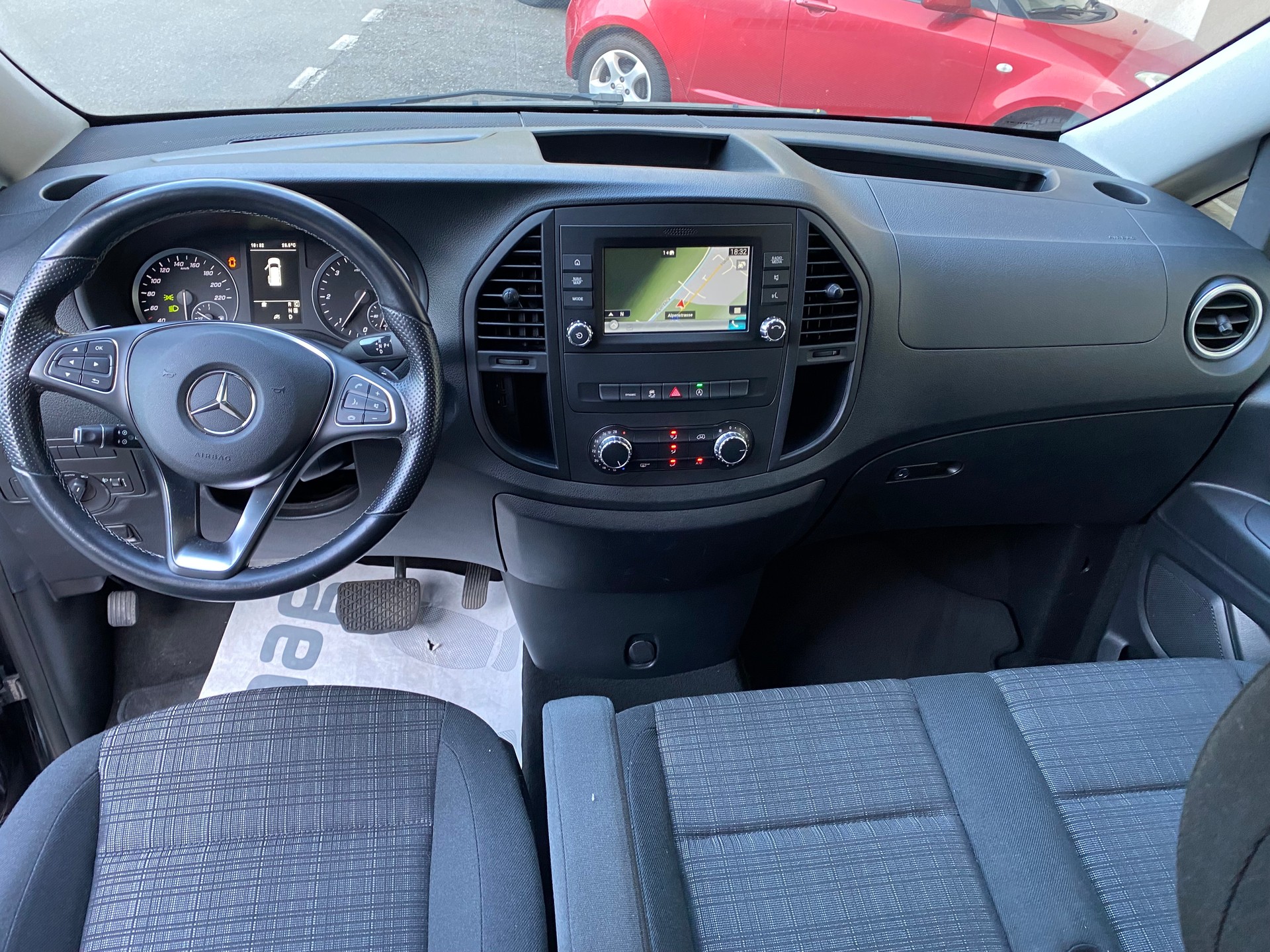 MERCEDES-BENZ Vito 116 CDI Lang Select Tourer 4Matic 9G-Tronic-image-5