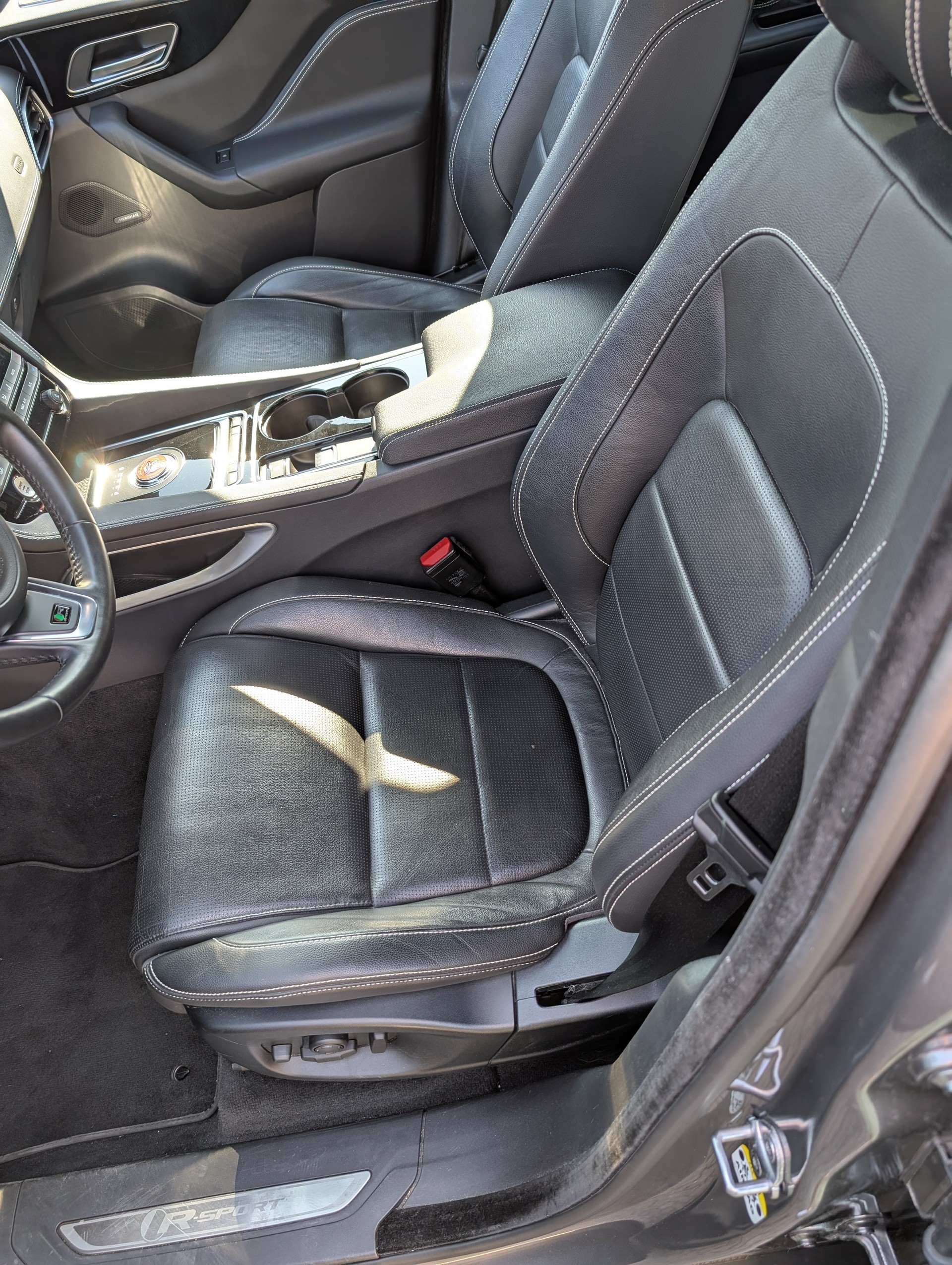 JAGUAR F-Pace 3.0 TD R-Sport AWD Automatik-image-7