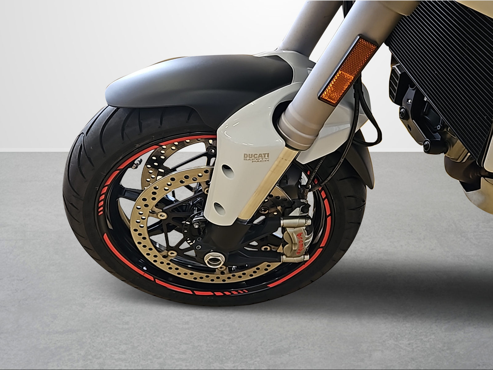 DUCATI Multistrada 1200 S-showroom-element-1