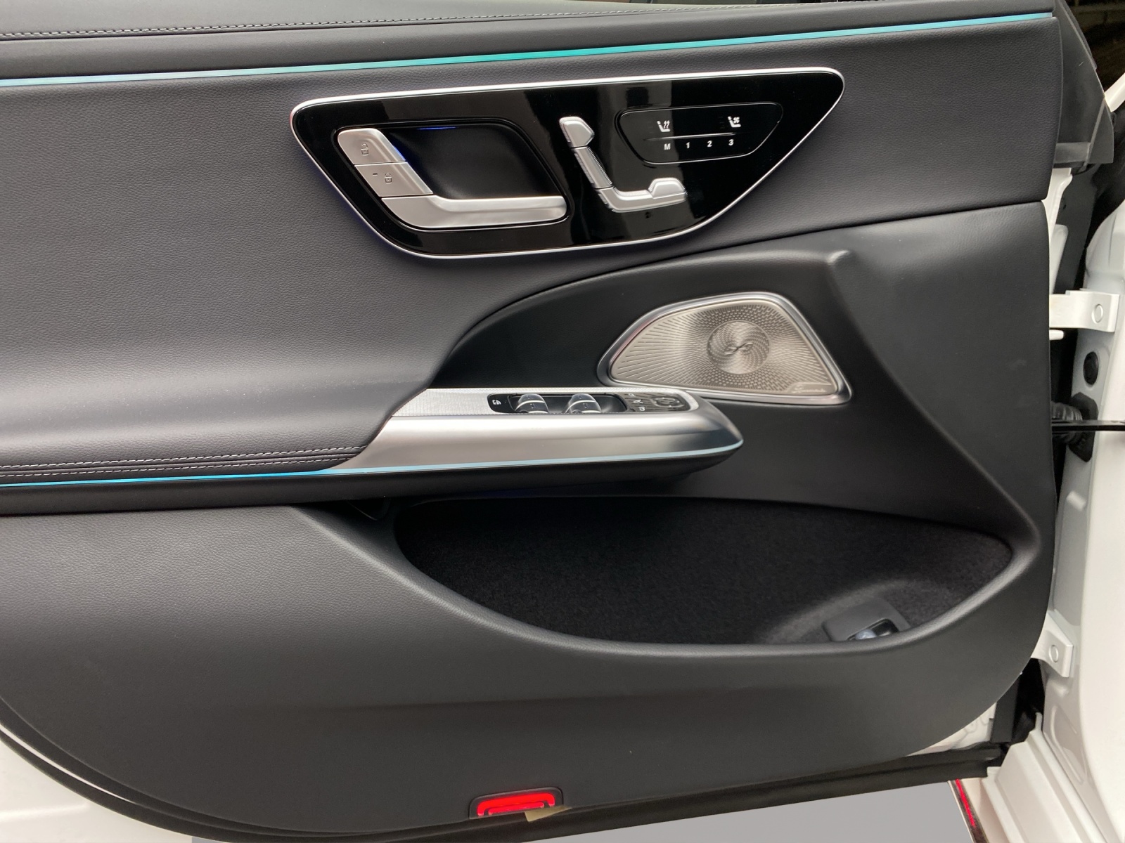 MERCEDES-BENZ E 220 d T 4Matic 9G-Tronic-image-12