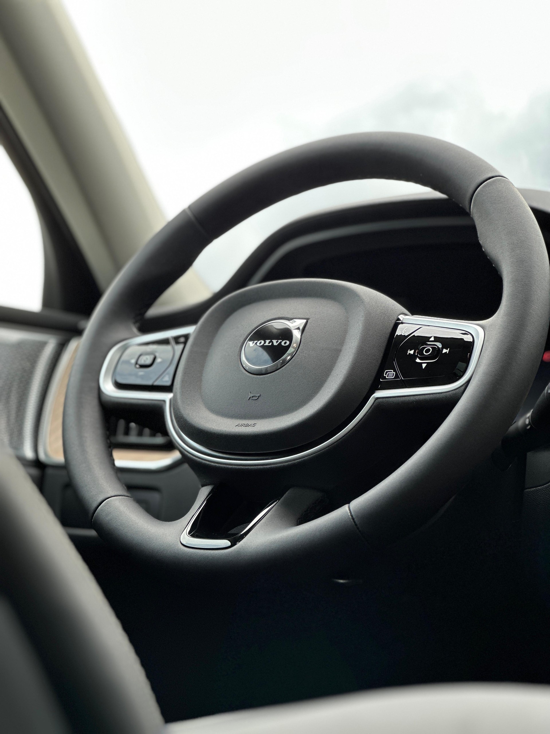 VOLVO XC60 2.0 T8 TE Ultra Dark eAWD-image-9